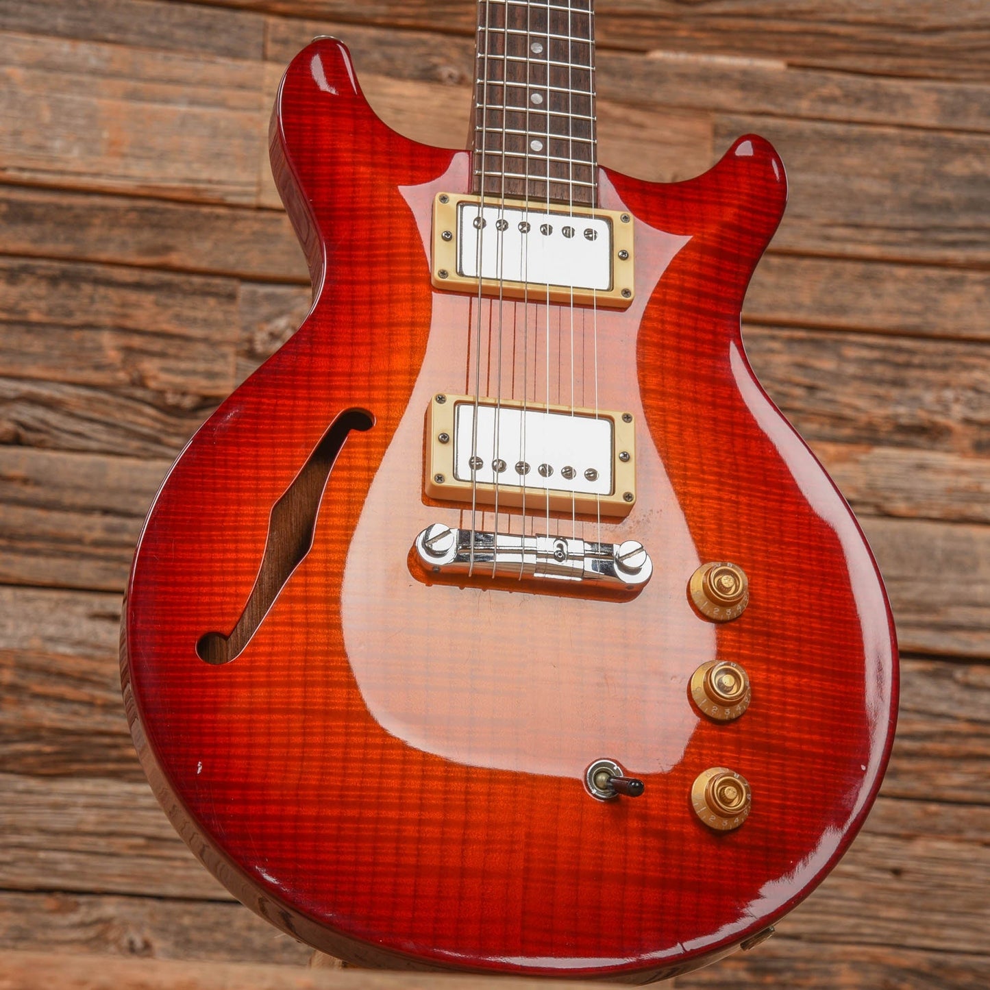 Hamer Artist Studio Sunburst 1995 Electric Guitars / Semi-Hollow