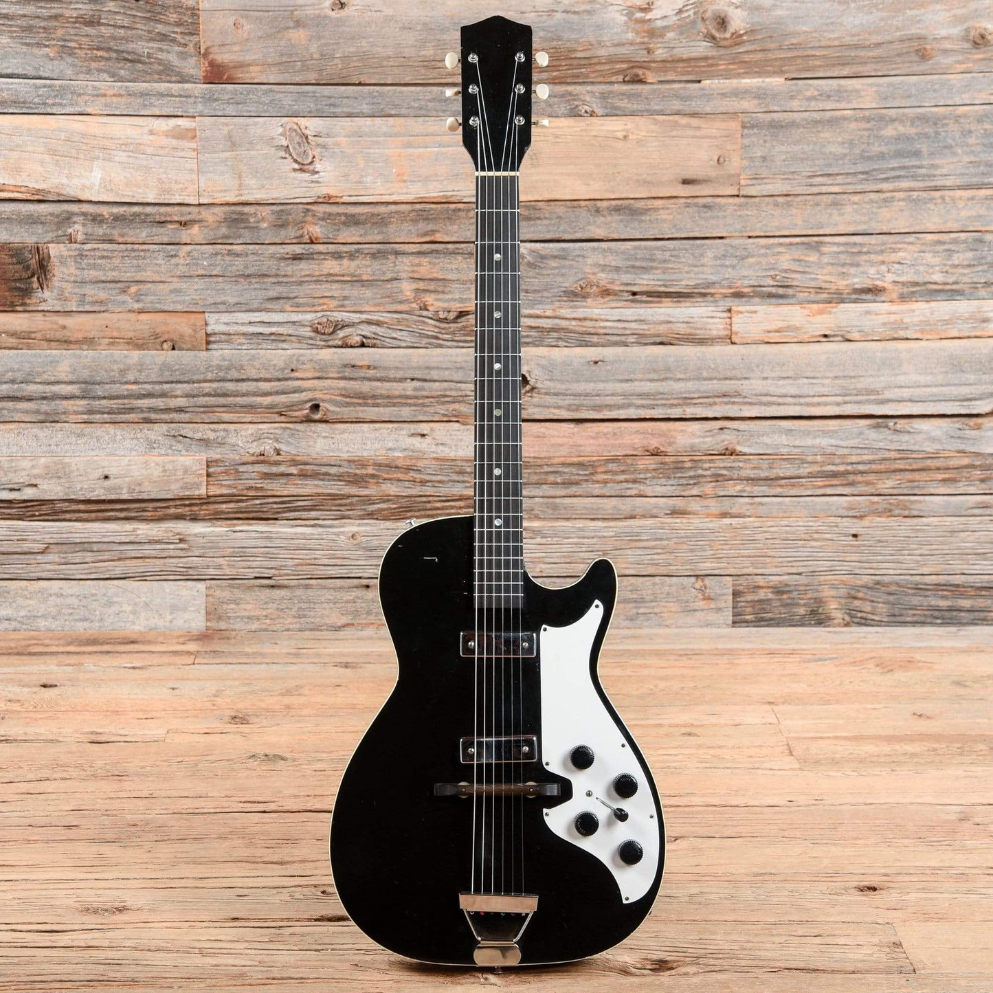 Harmony H46 Stratotone Black 1961 Electric Guitars / Semi-Hollow