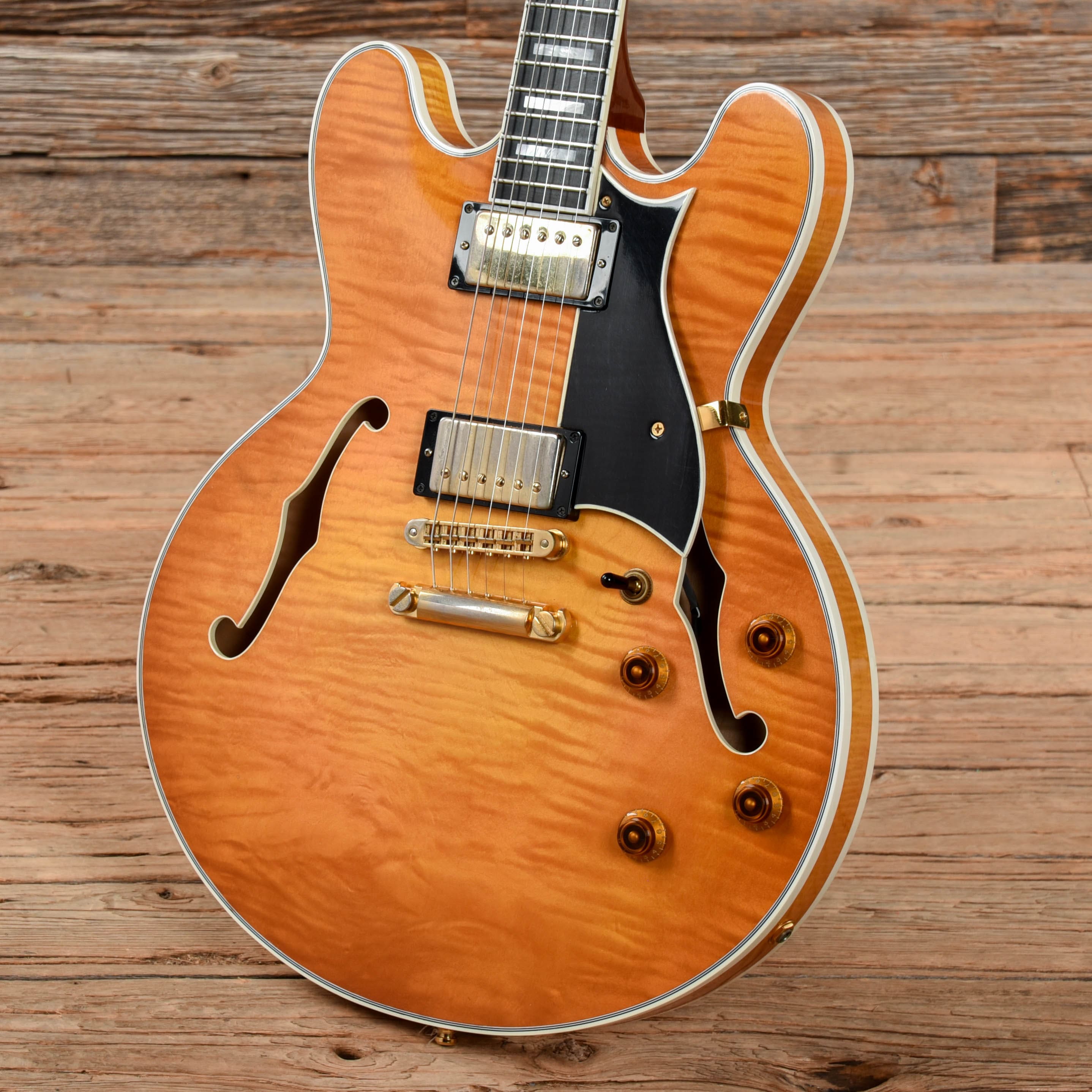 Heritage H-555 Sunburst 2007 Electric Guitars / Semi-Hollow