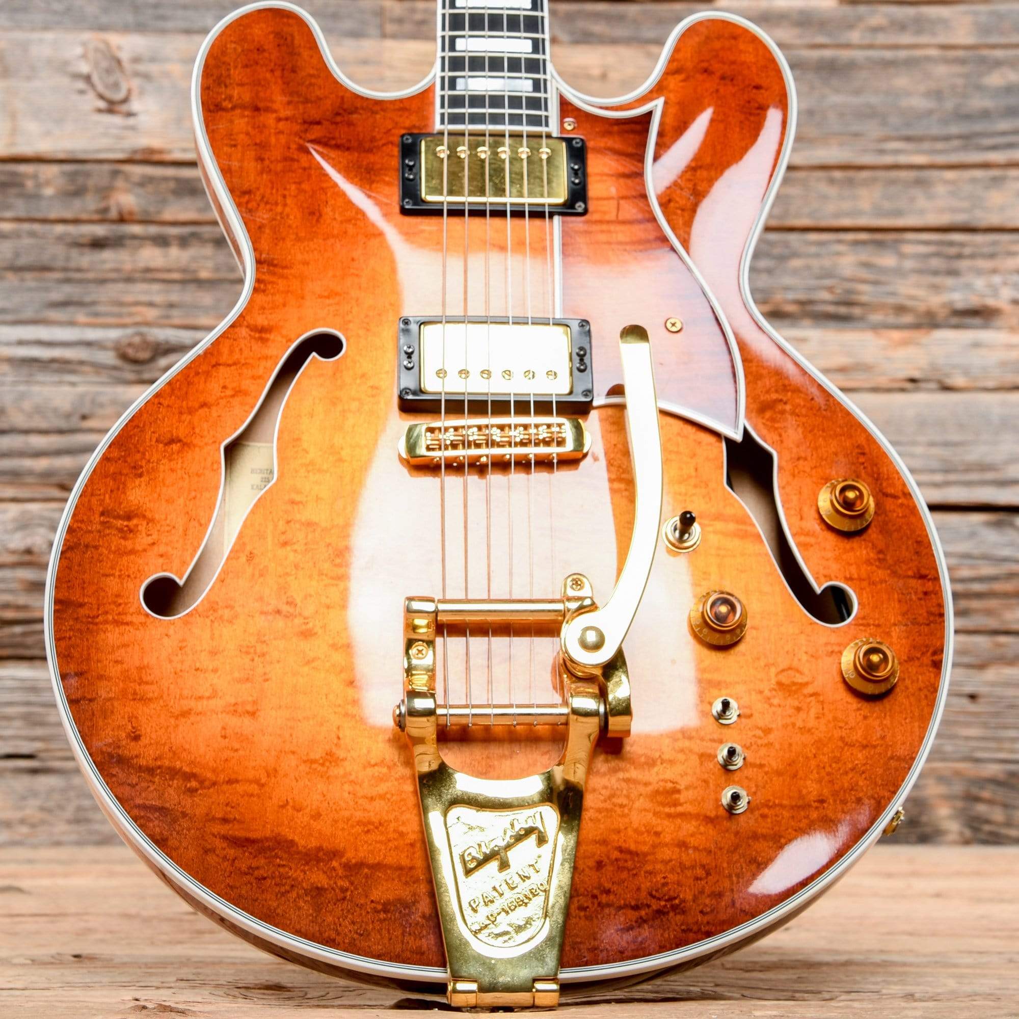 Heritage H-555 Vintage Almond Sunburst 1994 Electric Guitars / Semi-Hollow