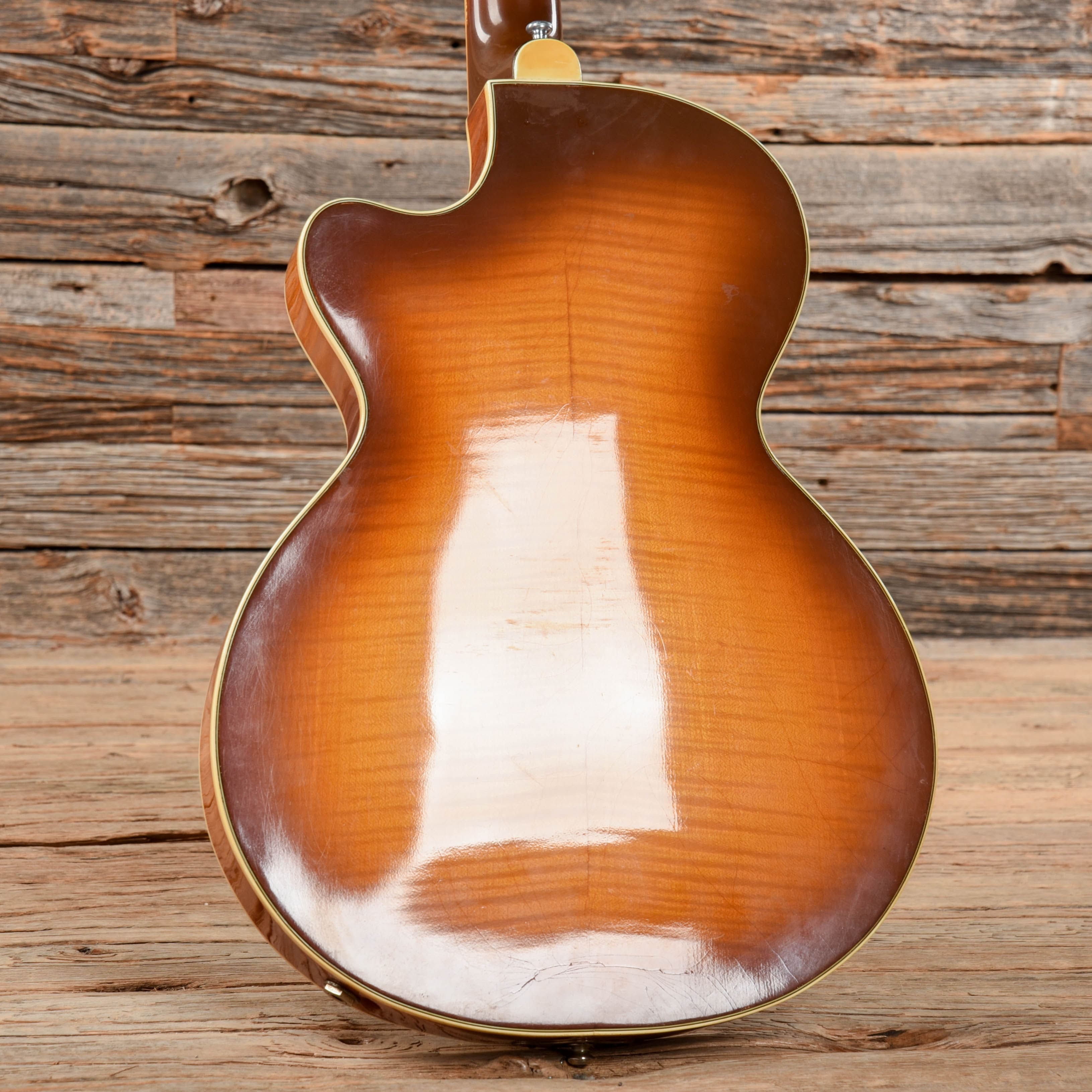 Hofner Club Bass Sunburst 1967 – Chicago Music Exchange