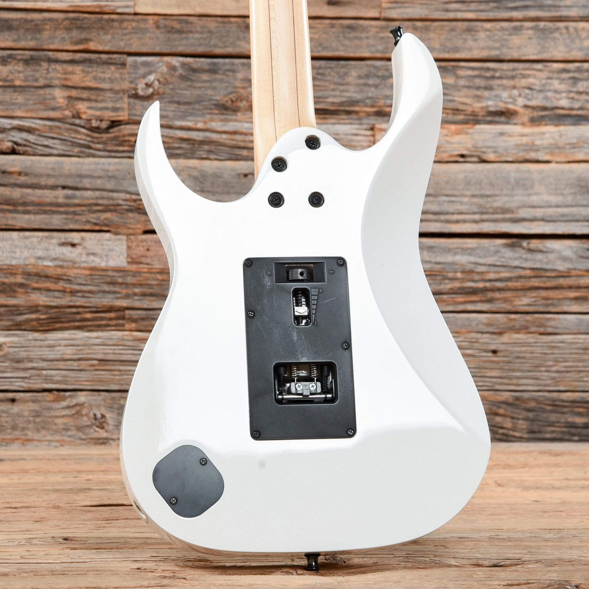 Ibanez Prestige RG2550Z Galaxy White 2011 – Chicago Music Exchange