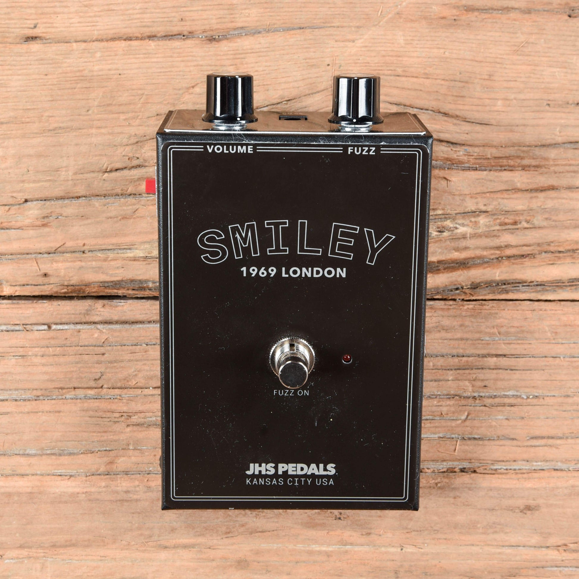 jhs pedals smiley JHS Legends Series Smiley 1969 London Fuzz – Chicago Music Exchange