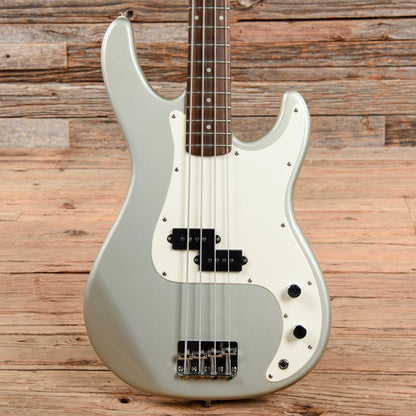 Karera P-Style Bass Silver Bass Guitars / 5-String or More