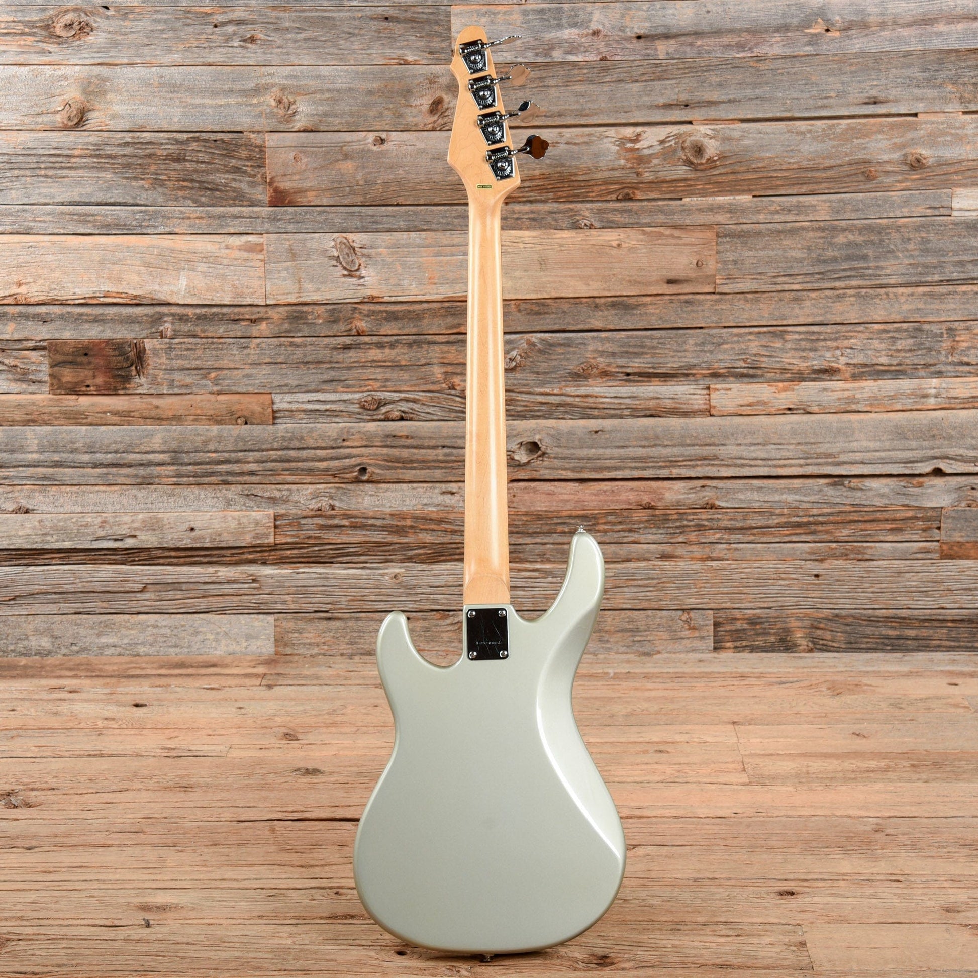 Karera P-Style Bass Silver Bass Guitars / 5-String or More