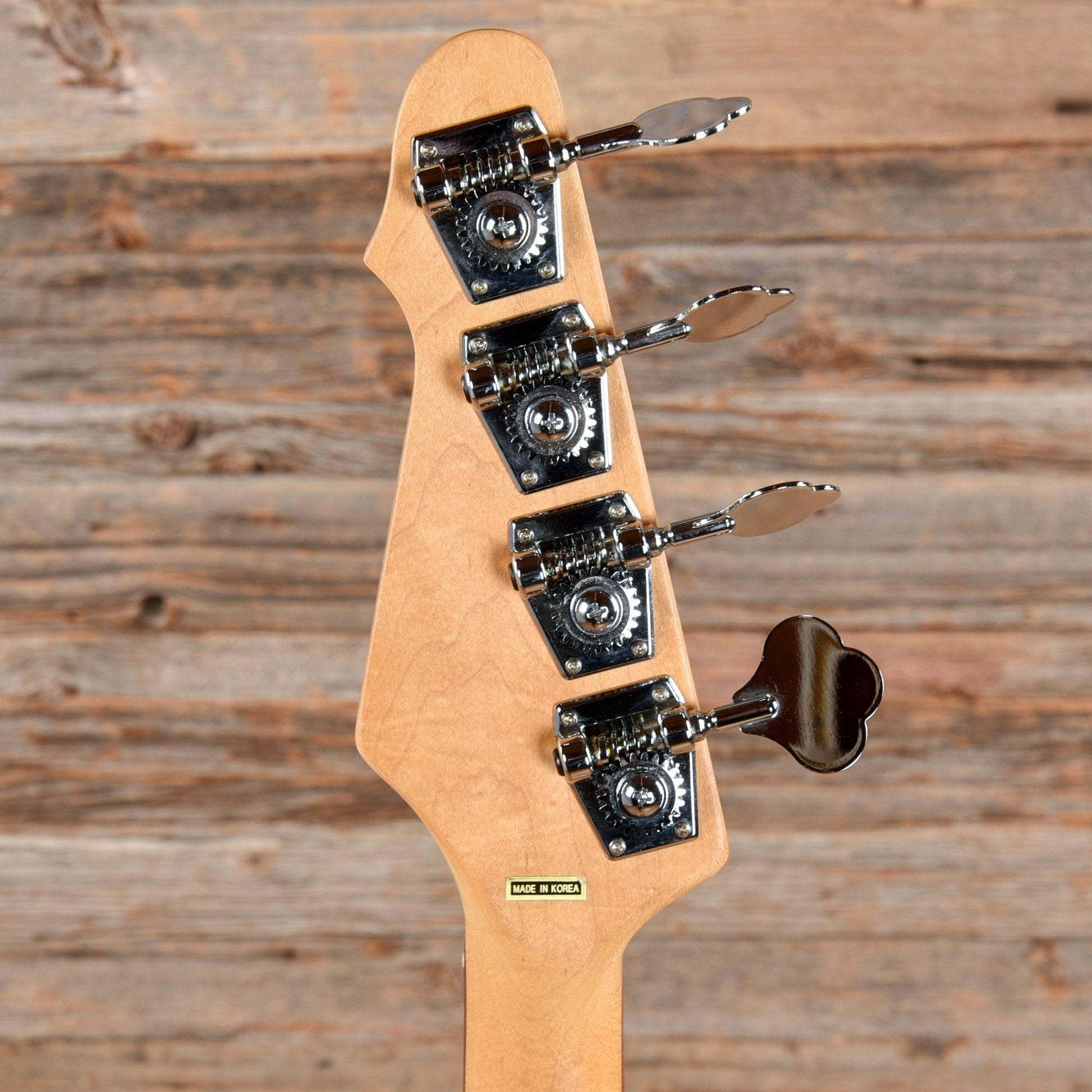 Karera P-Style Bass Silver Bass Guitars / 5-String or More