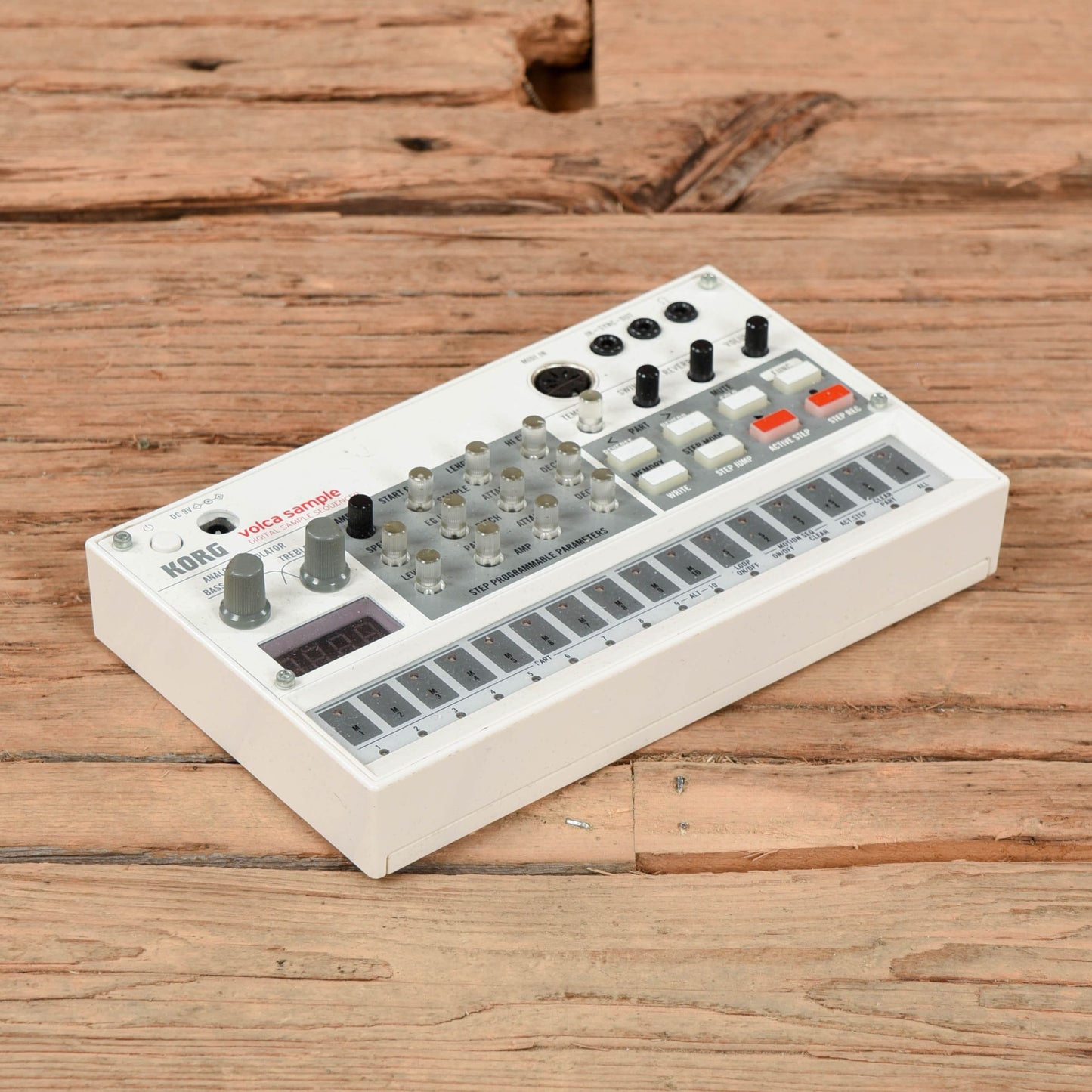 Korg Volca Sample Digital Sampler & Sequencer Keyboards and Synths / Controllers