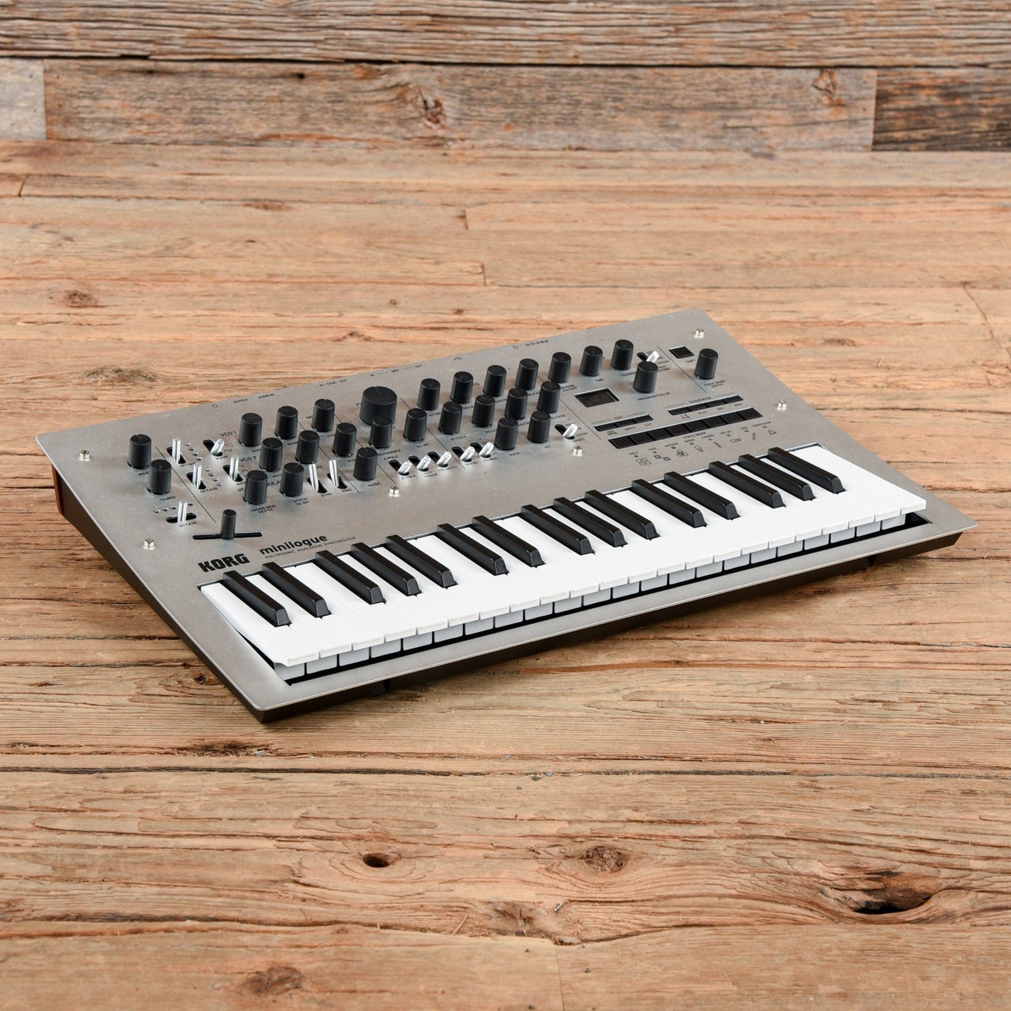 Korg Minilogue 4-voice Analog Polyphonic Synthesizer Keyboards and Synths / Synths / Analog Synths