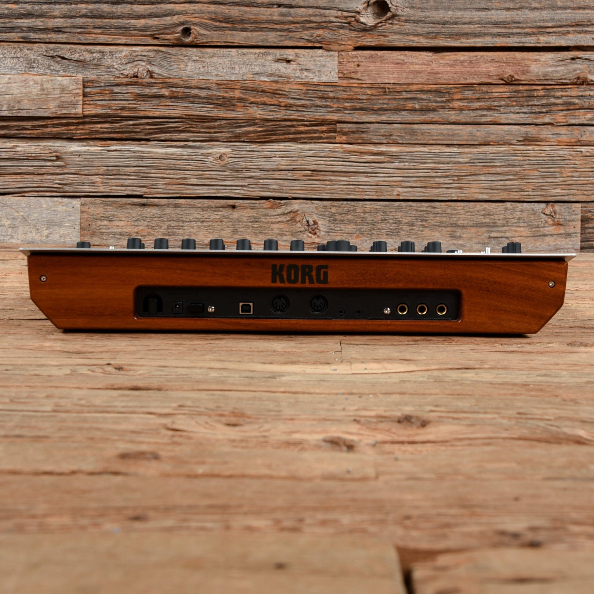 Korg Minilogue 4-voice Analog Polyphonic Synthesizer Keyboards and Synths / Synths / Analog Synths