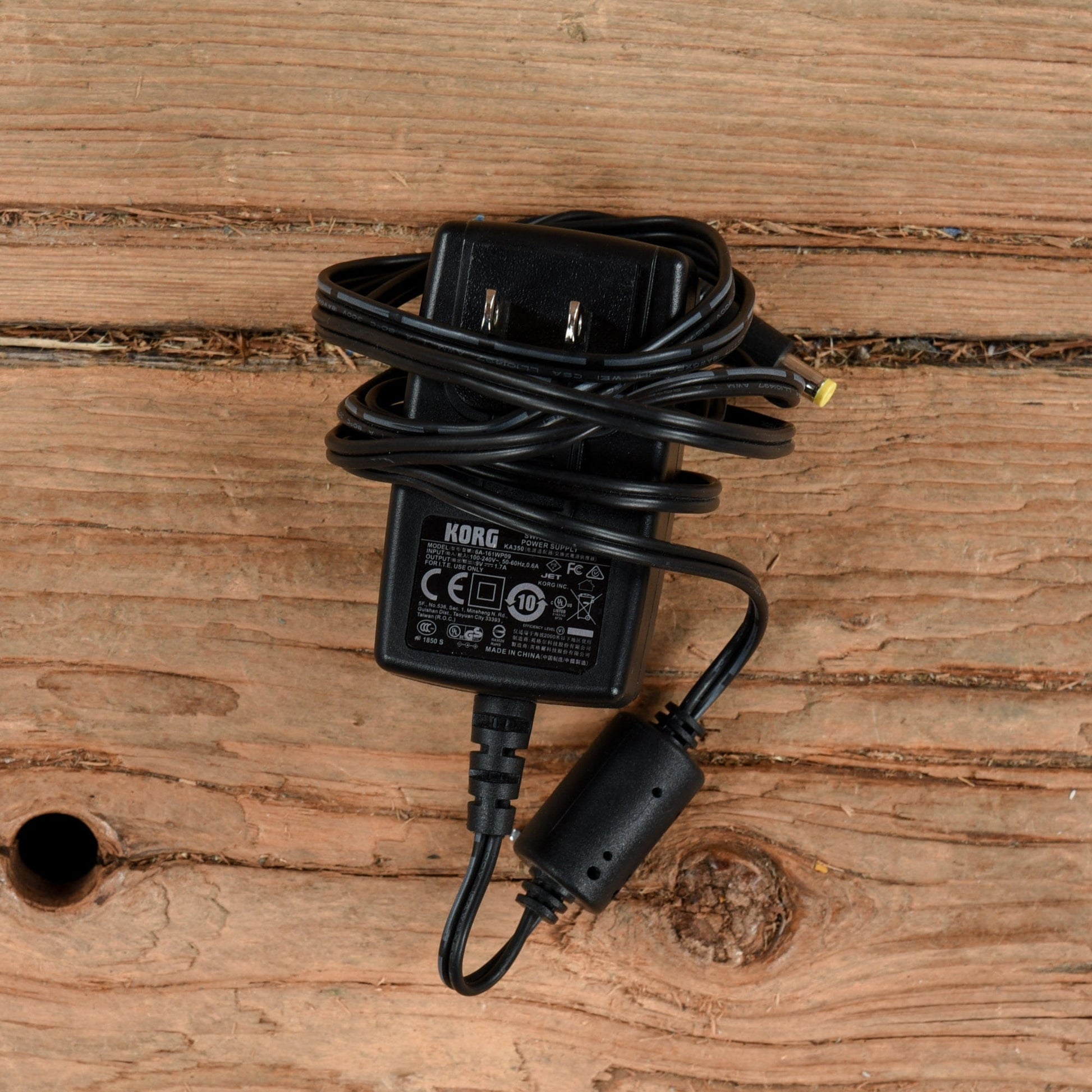 Korg Minilogue 4-voice Analog Polyphonic Synthesizer Keyboards and Synths / Synths / Analog Synths