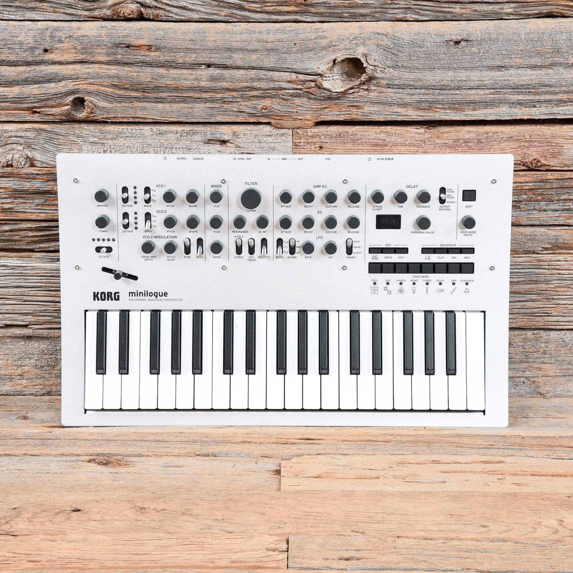 Korg Minilogue (Silver) Keyboards and Synths / Synths / Analog Synths