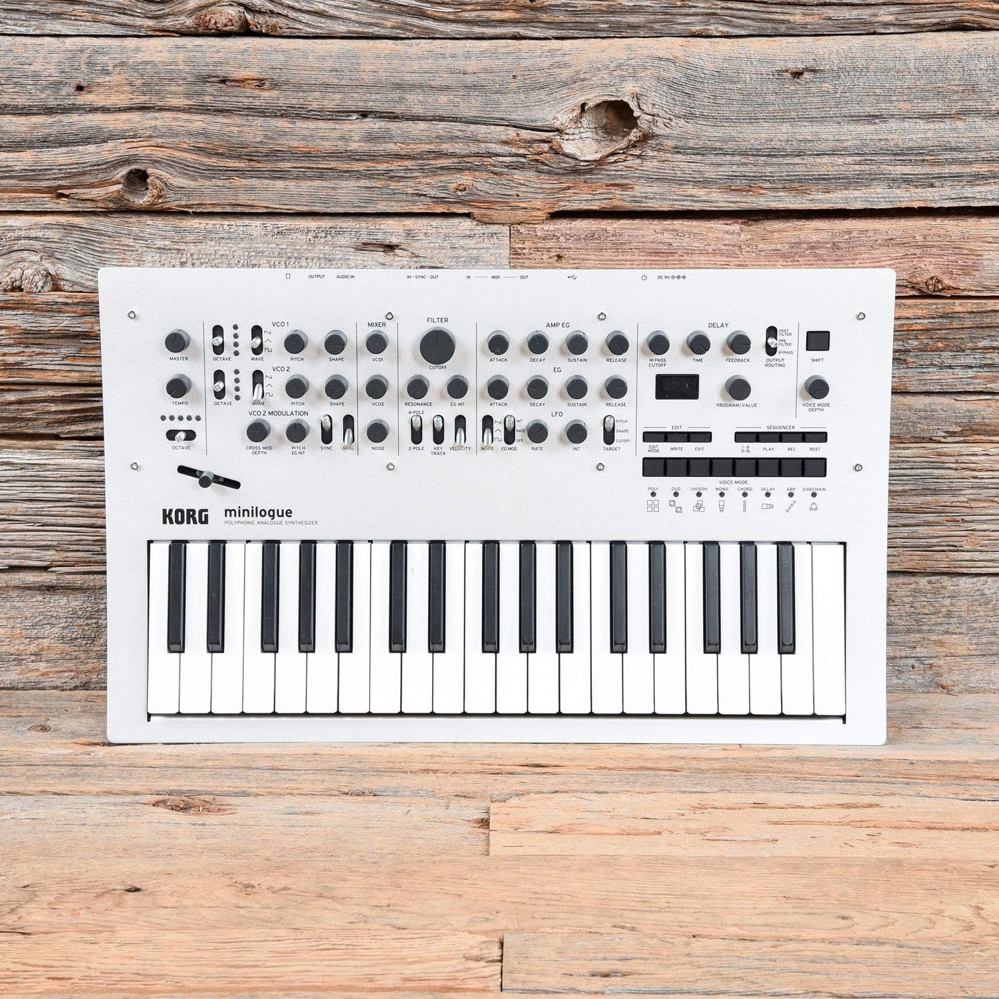 Korg Minilogue (Silver) Keyboards and Synths / Synths / Analog Synths