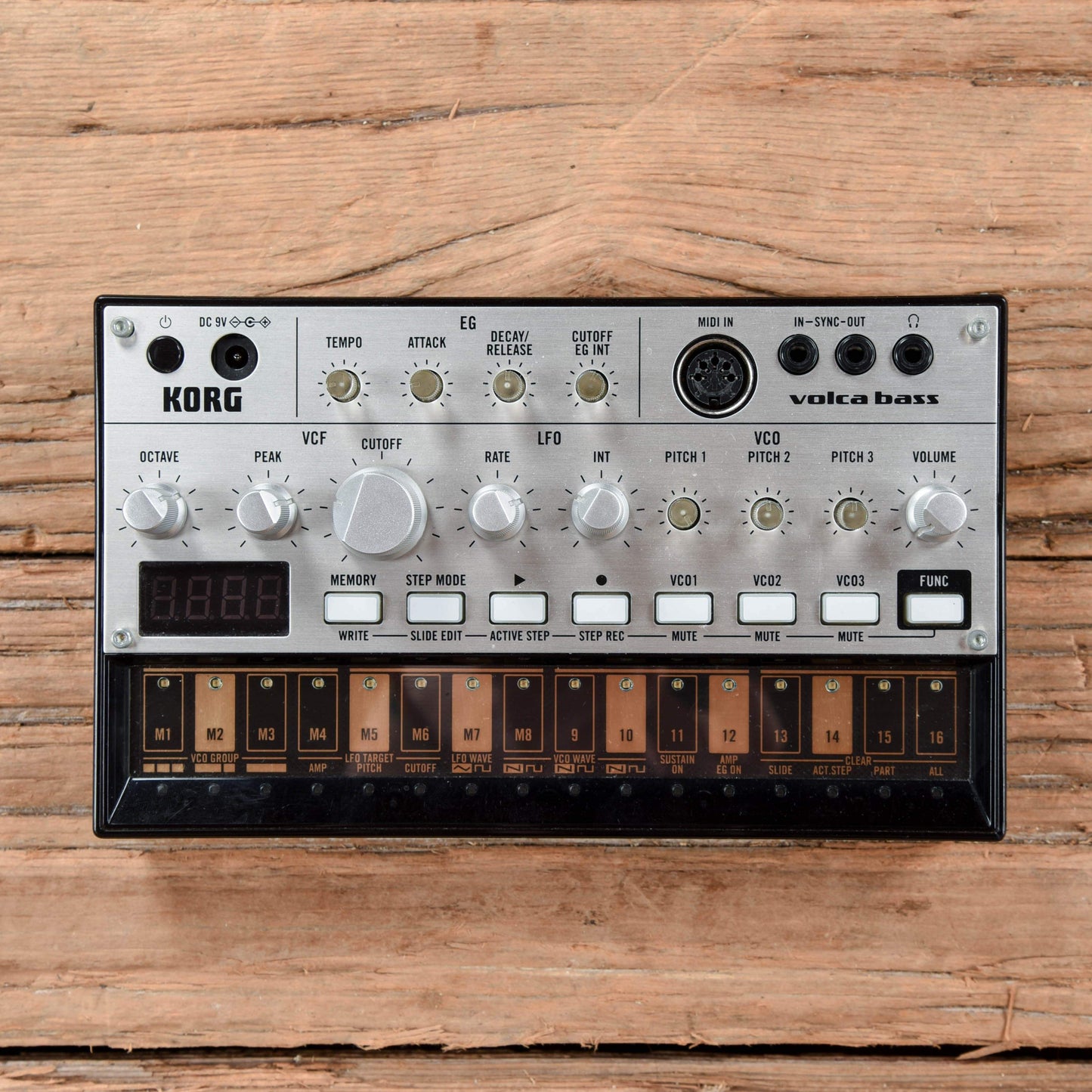 Korg Volca Bass Analog Bass Synth Keyboards and Synths / Synths / Analog Synths