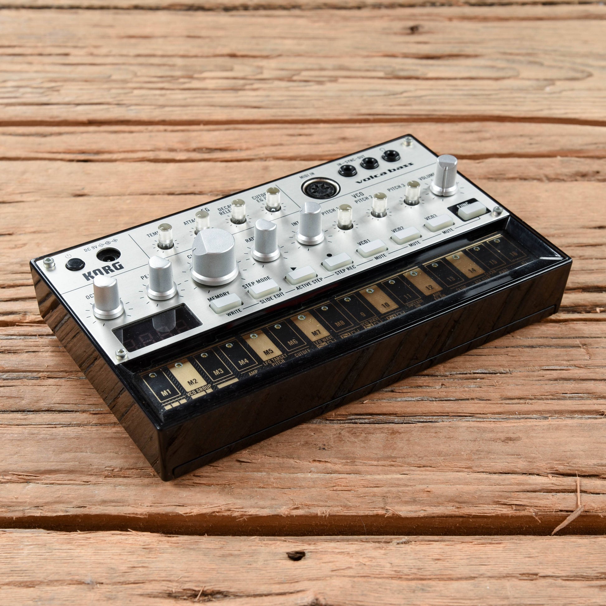 Korg Volca Bass Analog Bass Synth Keyboards and Synths / Synths / Analog Synths