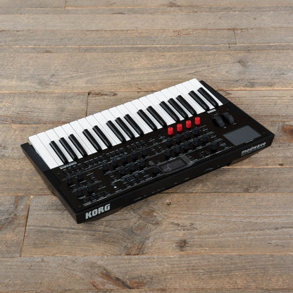 Korg Modwave Wavetable Synthesizer Keyboards and Synths / Synths / Digital Synths