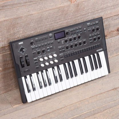 Korg Wavestate Digital Wave Sequencing Synth Keyboards and Synths / Synths / Digital Synths