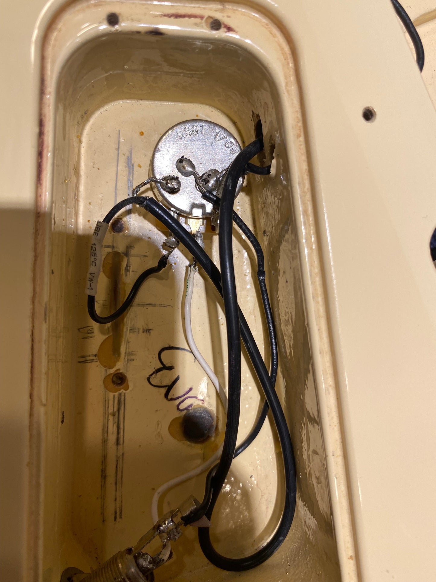 Kramer Baretta White 1984 Electric Guitars / Solid Body