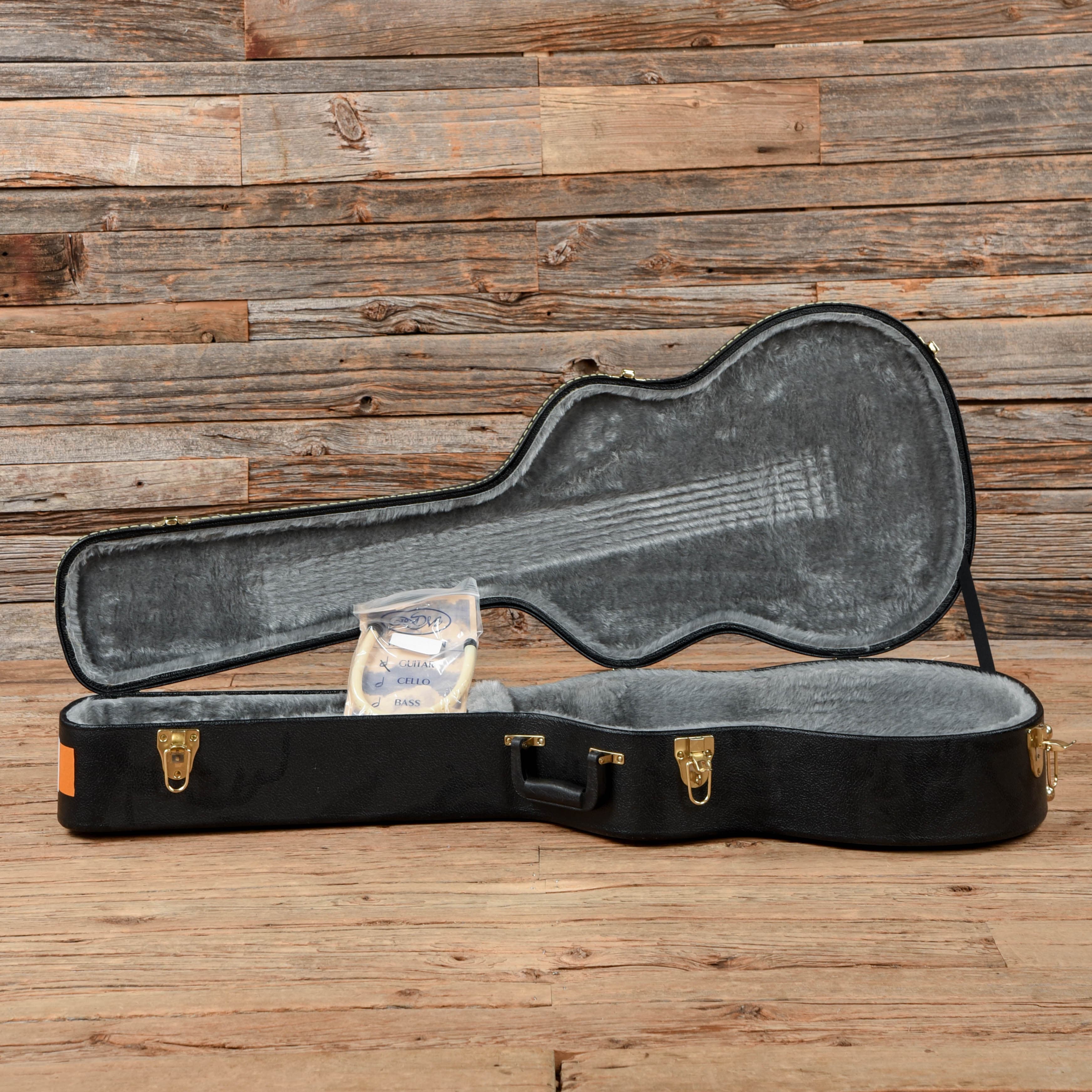 La Patrie Collection Classical Natural Acoustic Guitars / Classical