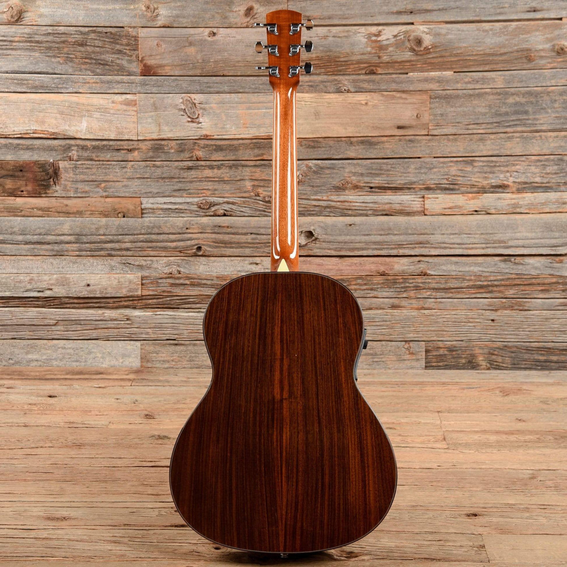 Larrivee L-09 Natural Acoustic Guitars / Dreadnought
