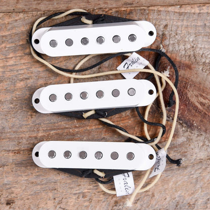 Lindy Fralin Strat Vintage Hot Pickup Set Yellow Parts / Guitar Pickups