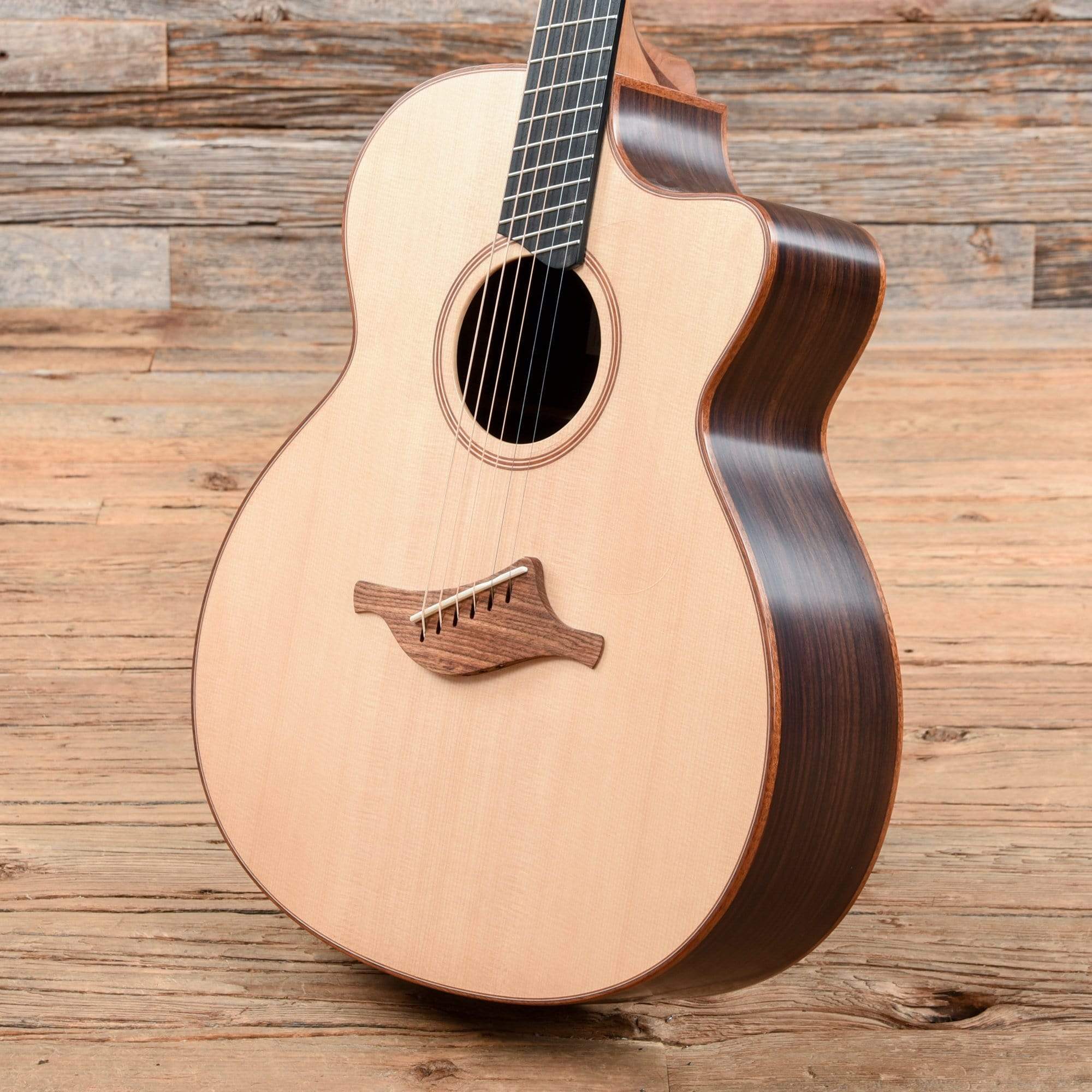 Lowden O-32 Natural Acoustic Guitars / Concert