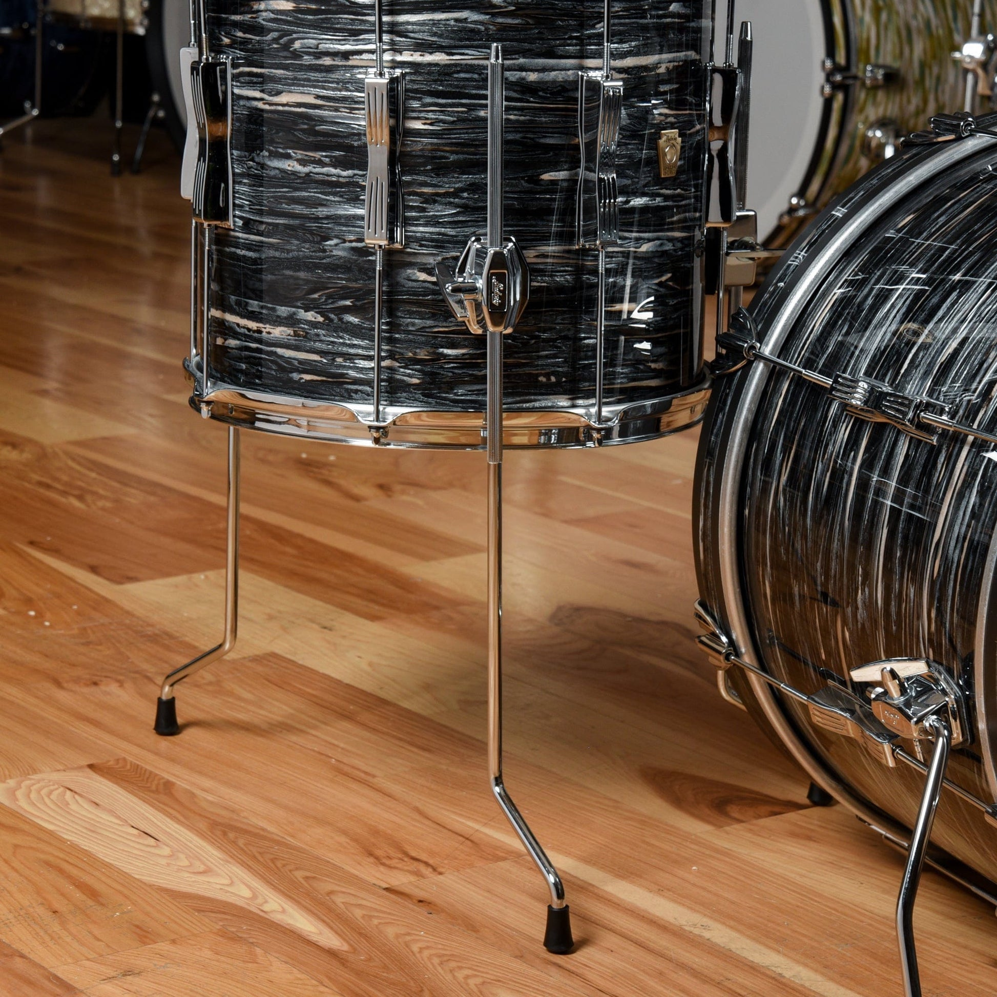 Ludwig Classic Maple 12/14/20 3pc. Drum Kit Vintage Black Oyster Vintage Build Drums and Percussion / Acoustic Drums / Full Acoustic Kits