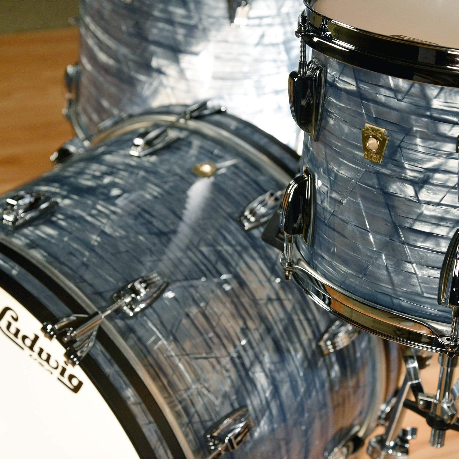 Ludwig Classic Maple 13/16/22 3pc. Drum Kit Sky Blue Pearl Drums and Percussion / Acoustic Drums / Full Acoustic Kits