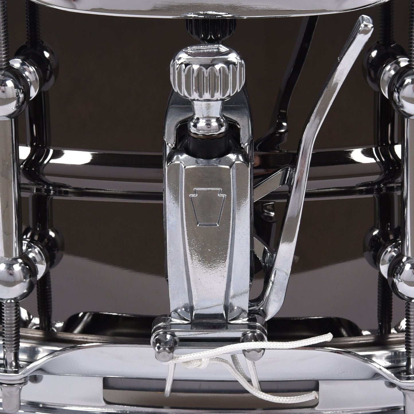 Ludwig 5.5x14 Universal Brass Snare Drum Chrome Drums and Percussion / Acoustic Drums / Snare