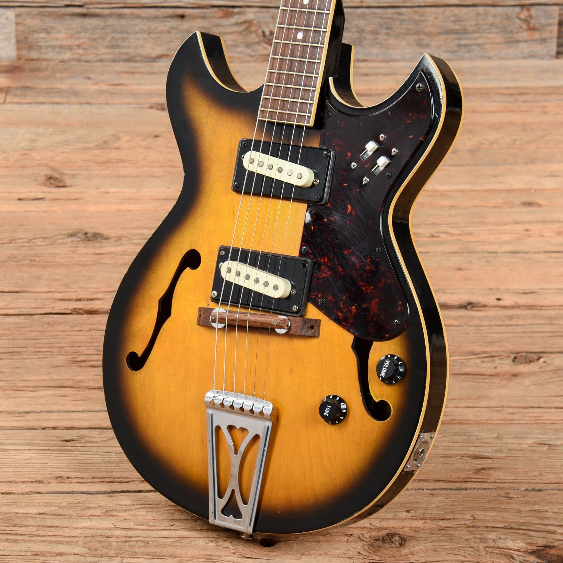 Lyle A740 Double Cut Electric Sunburst 1970s Electric Guitars / Hollow Body