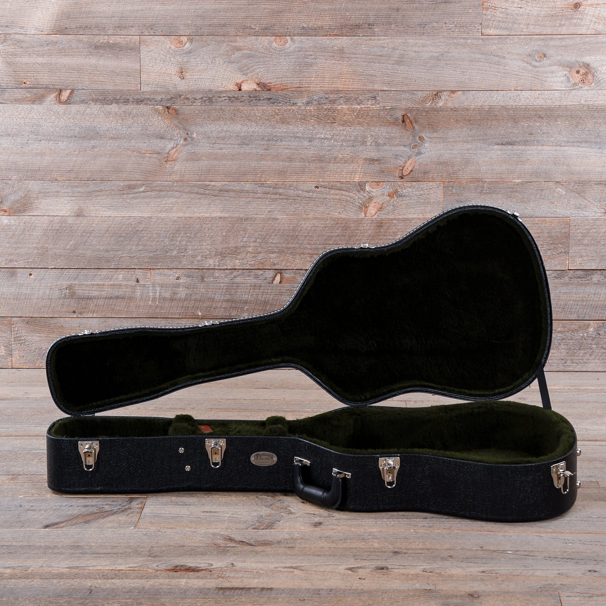 Martin 12C0072 Hardshell Case for Dreadnought (D-18) Accessories / Cases and Gig Bags / Guitar Cases