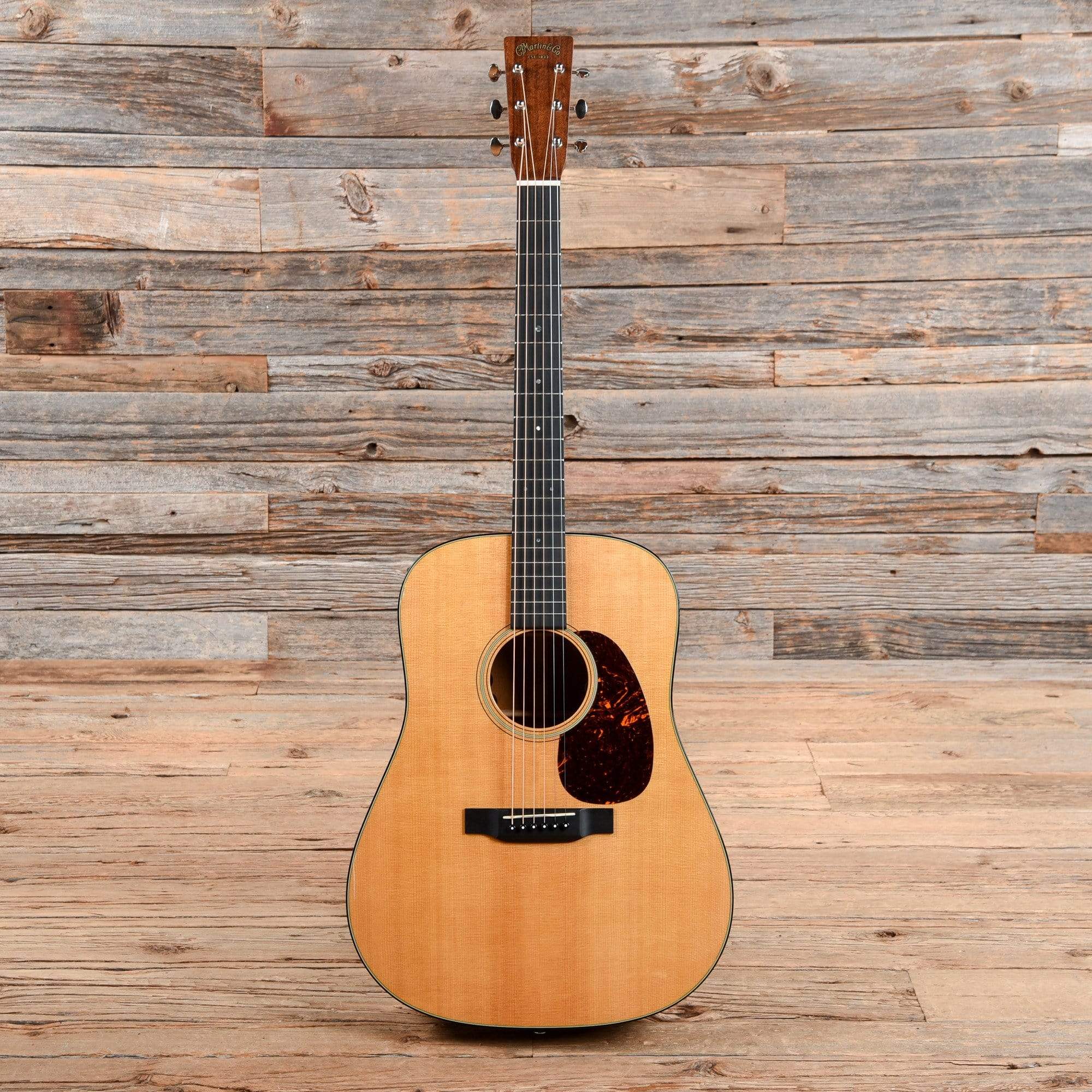 Martin Retro Series D-18E Natural Acoustic Guitars / Built-in Electronics,Acoustic Guitars / Dreadnought