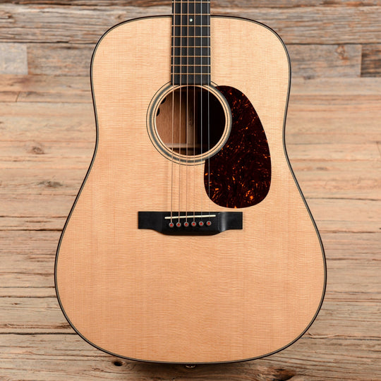 Martin D-18E Modern Deluxe Natural w/Fishman Aura VT Blend Acoustic Guitars / Dreadnought