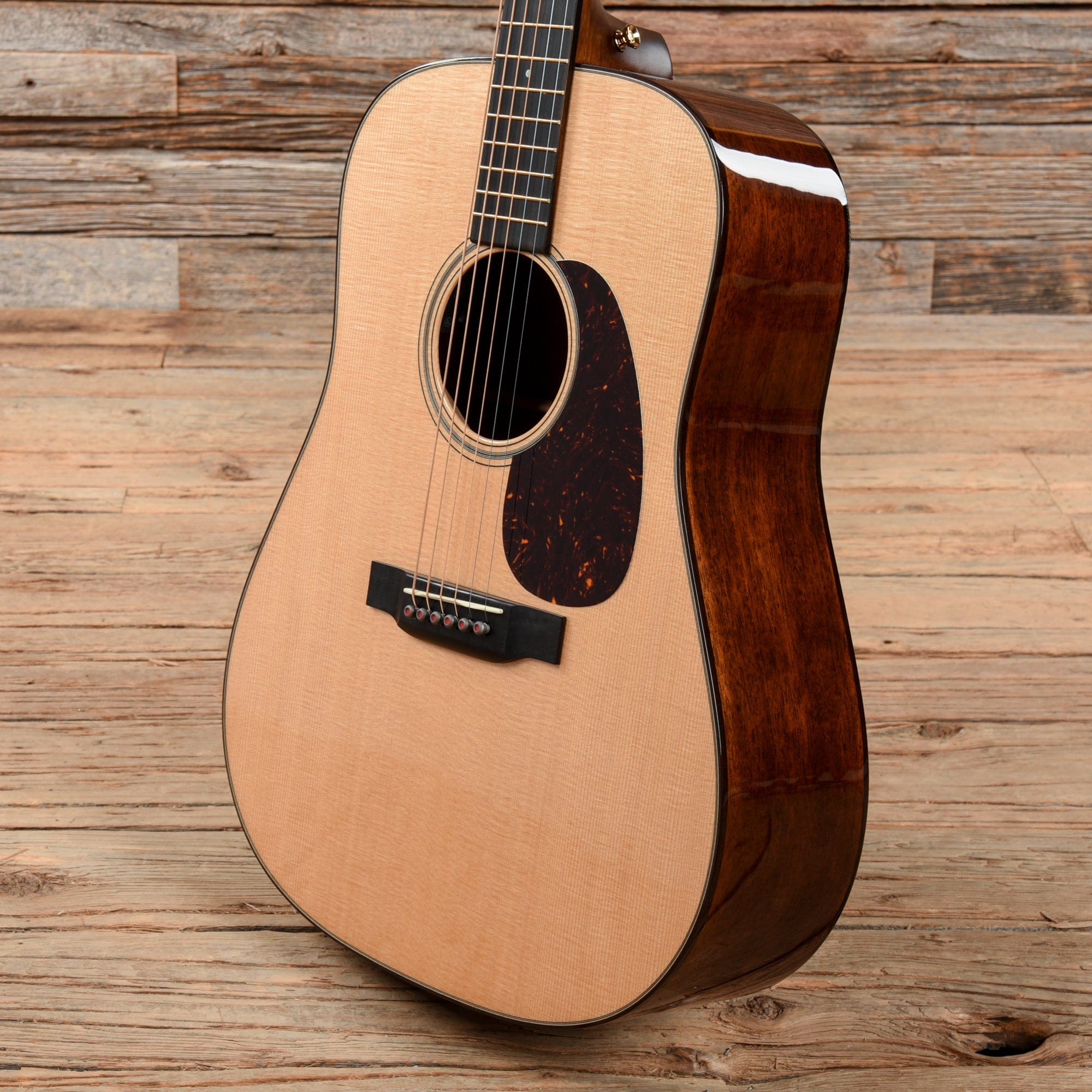 Martin D-18E Modern Deluxe Natural w/Fishman Aura VT Blend Acoustic Guitars / Dreadnought