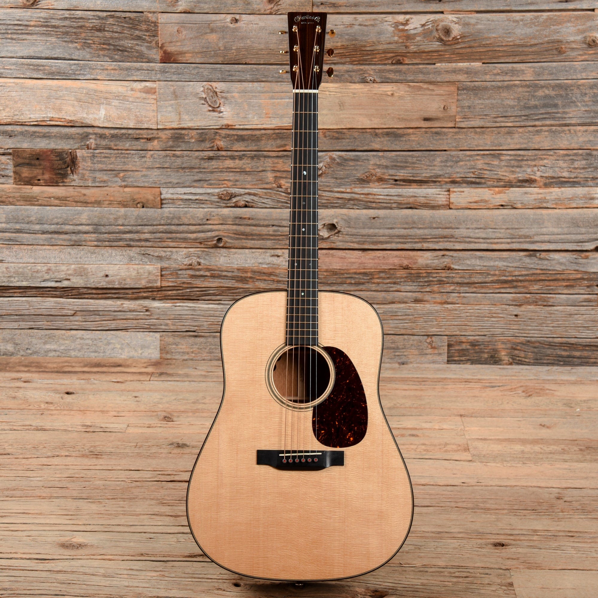 Martin D-18E Modern Deluxe Natural w/Fishman Aura VT Blend Acoustic Guitars / Dreadnought