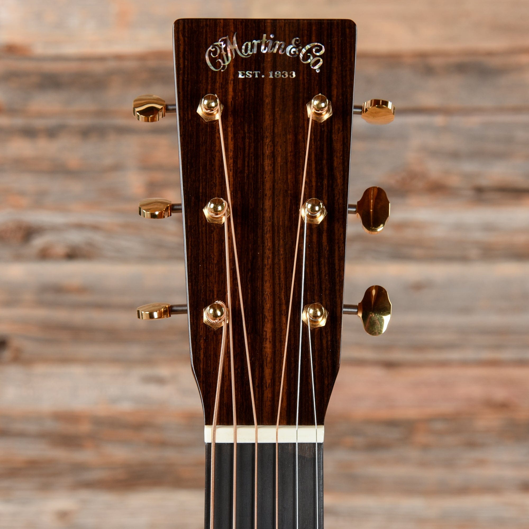 Martin D-18E Modern Deluxe Natural w/Fishman Aura VT Blend Acoustic Guitars / Dreadnought