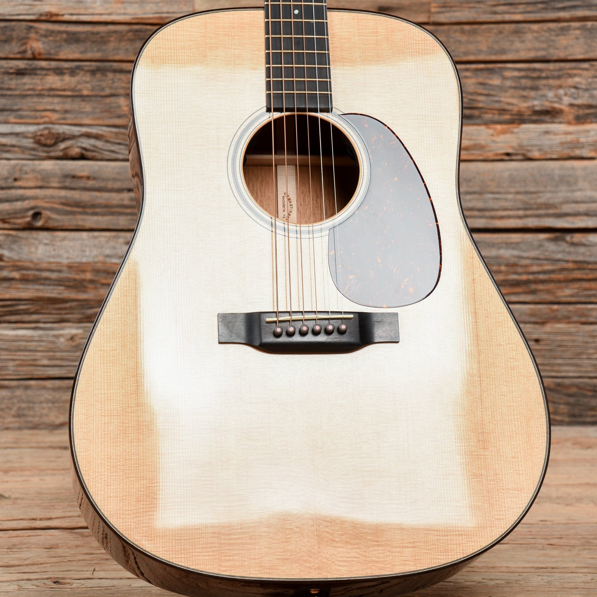 Martin D-18E Modern Deluxe Natural w/Fishman Aura VT Blend Acoustic Guitars / Dreadnought