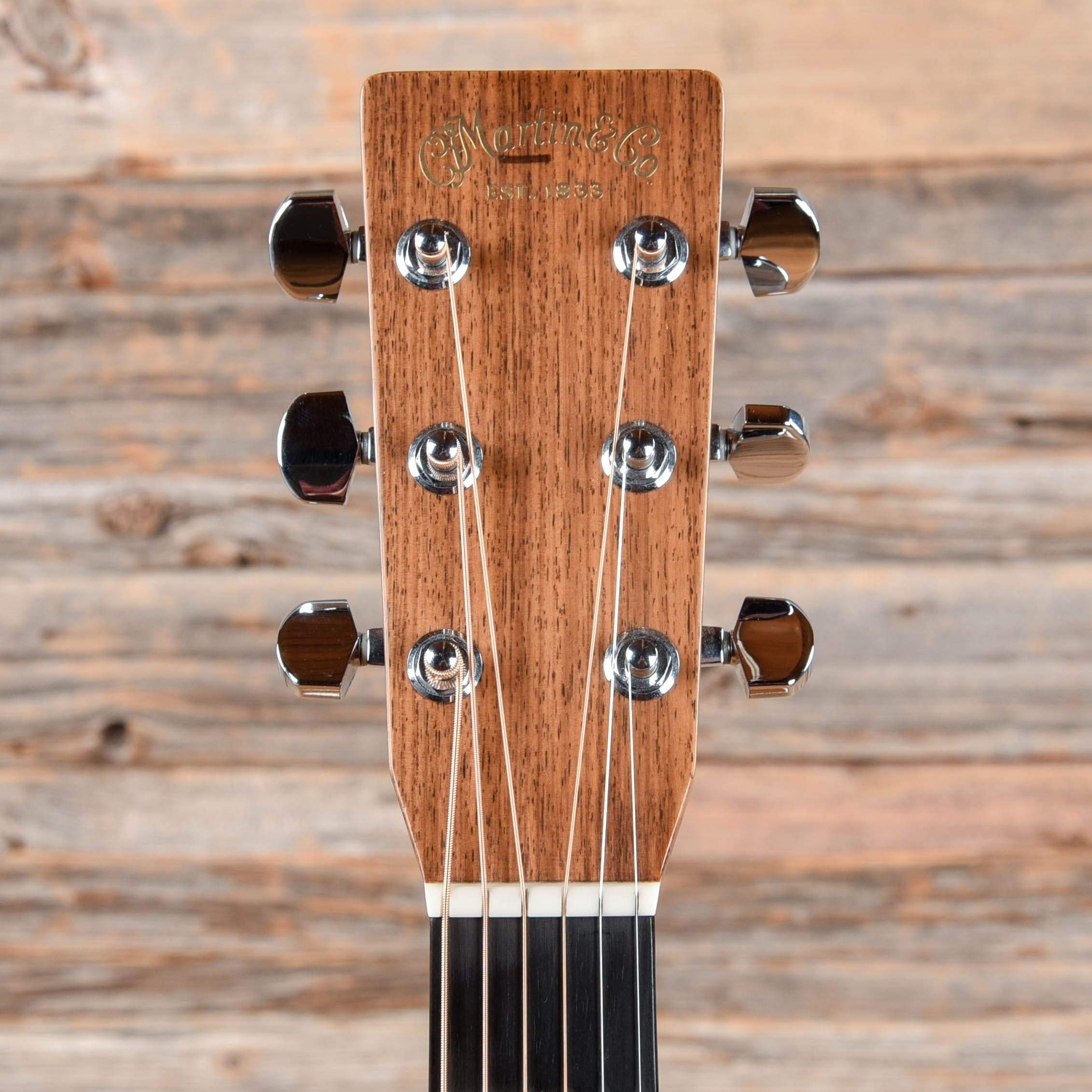 Martin Standard Series HD-28 Natural 2002 – Chicago Music Exchange