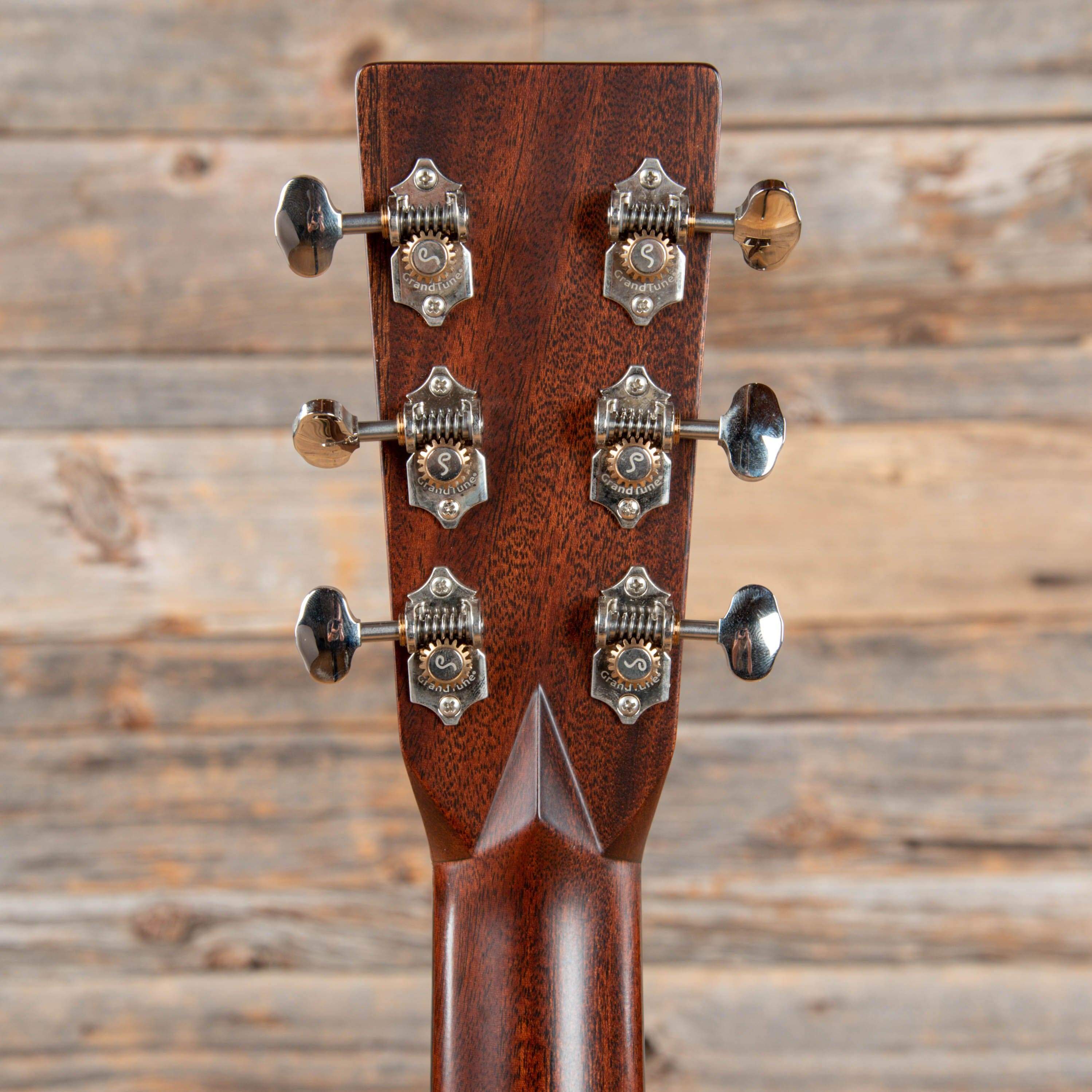 Martin Standard Series HD-28 Natural 2017 Acoustic Guitars / Dreadnought