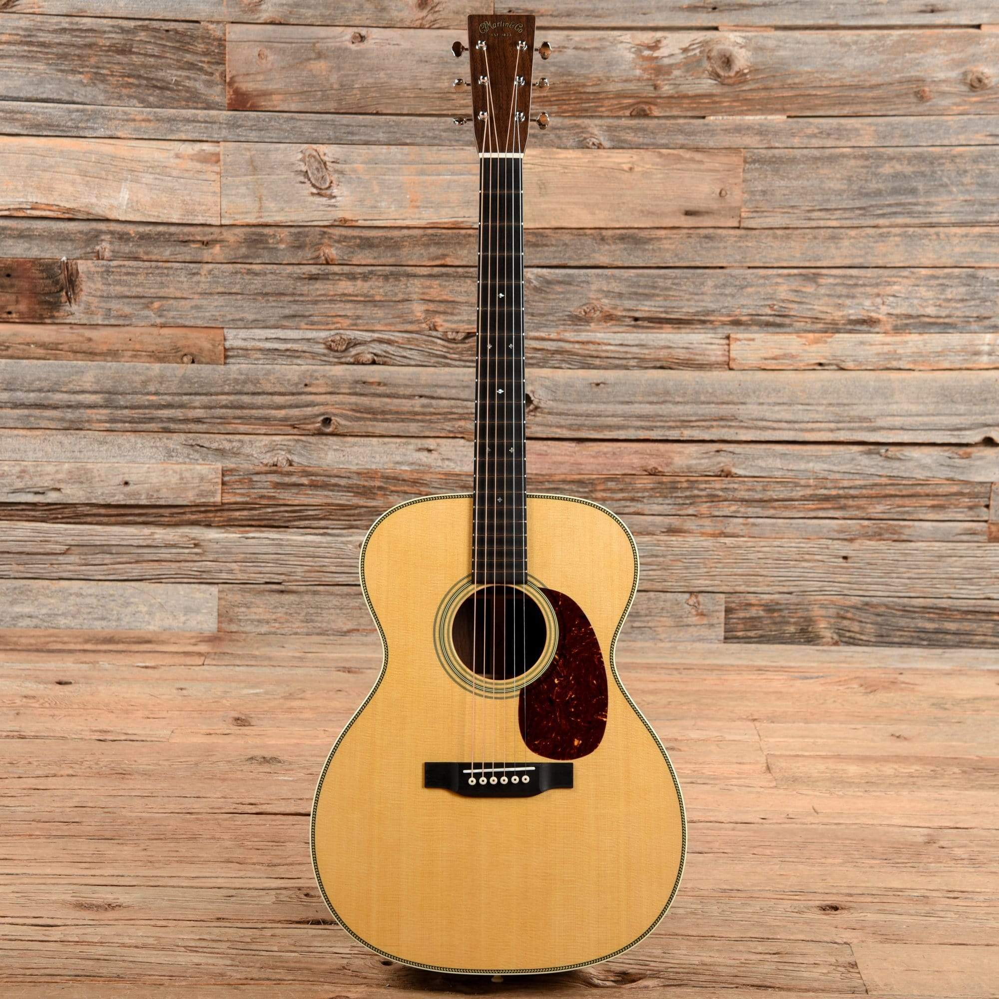Martin 000-28 Natural Acoustic Guitars / OM and Auditorium