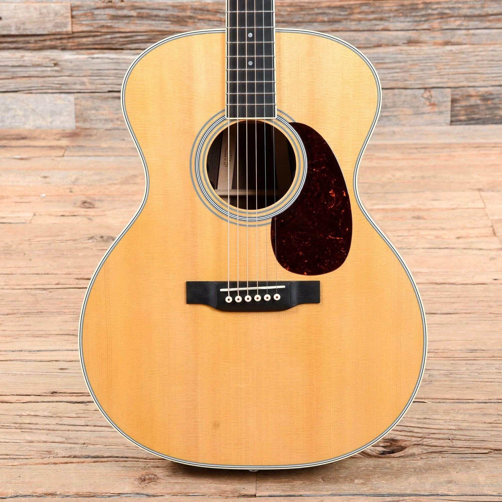 Martin GP-35E Natural w/Fishman Electronics Acoustic Guitars / OM and Auditorium