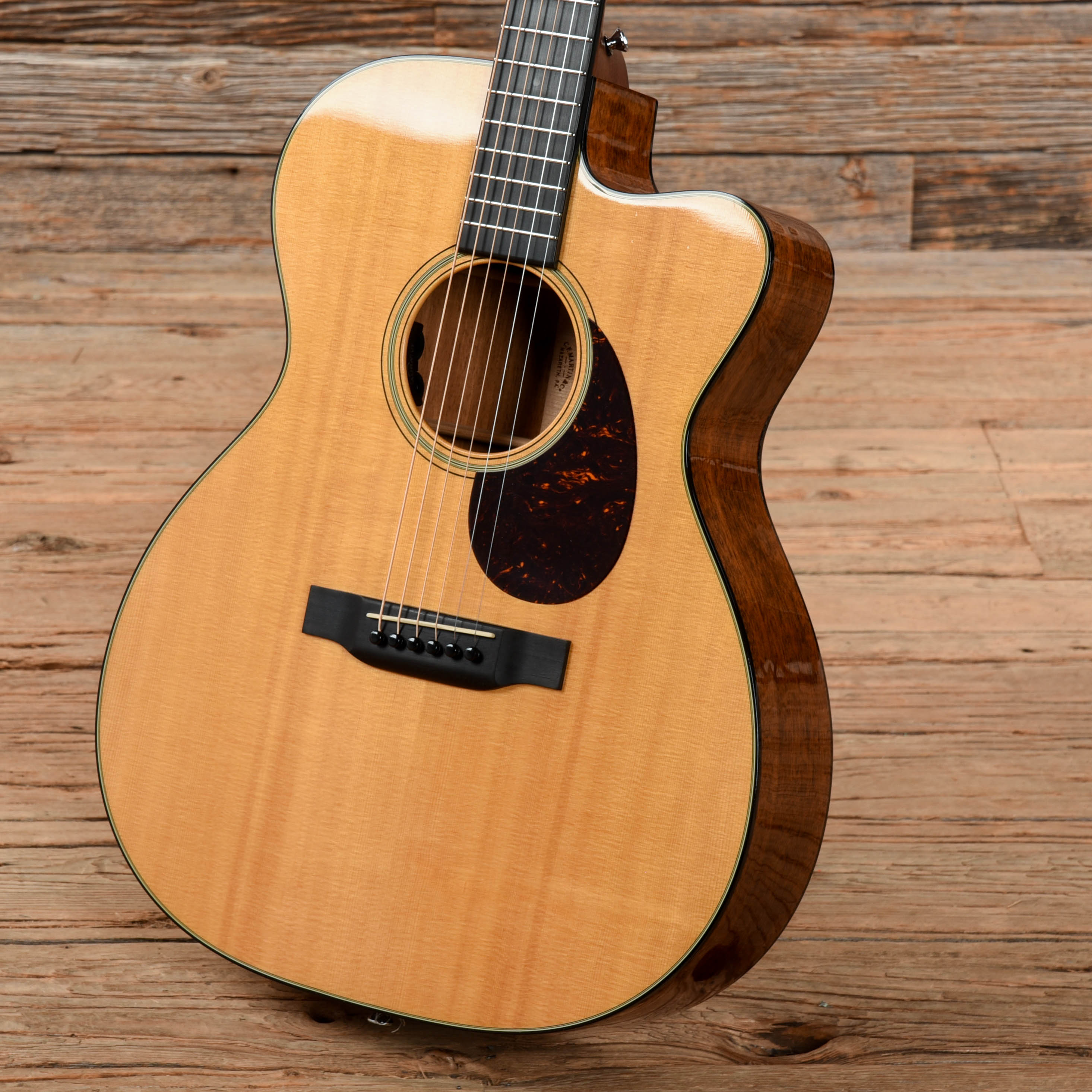 Martin OMC-18E Natural – Chicago Music Exchange