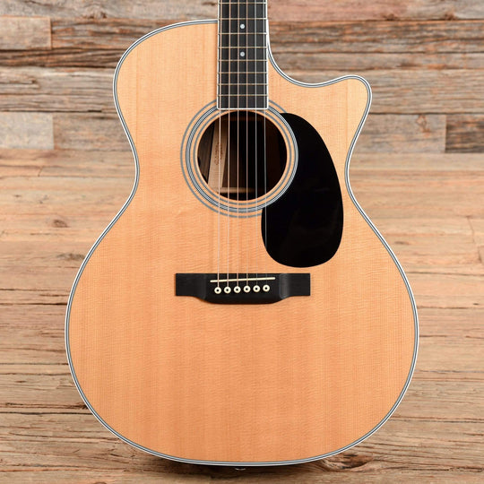 Martin Standard Series GPC-35E Grand Performance Natural 2015 Acoustic Guitars / OM and Auditorium