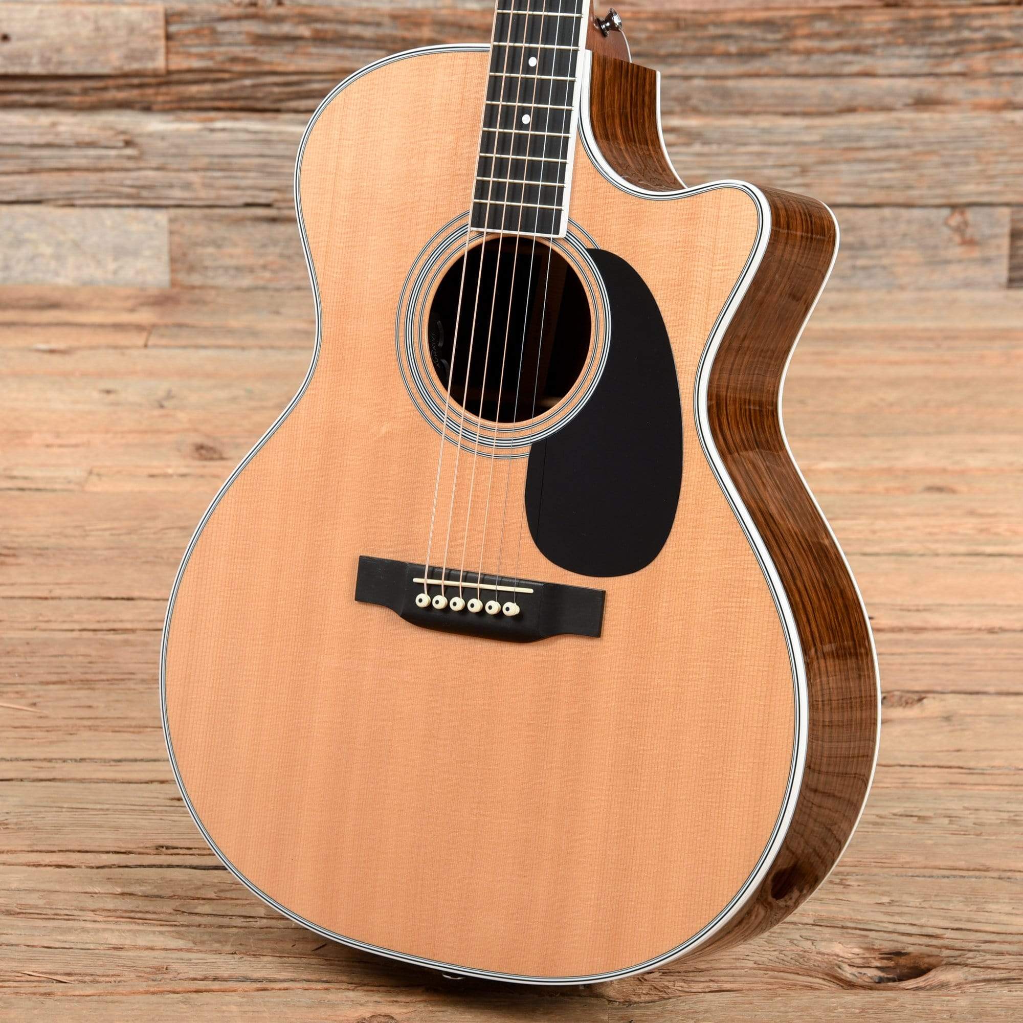 Martin Standard Series GPC-35E Grand Performance Natural 2015 Acoustic Guitars / OM and Auditorium