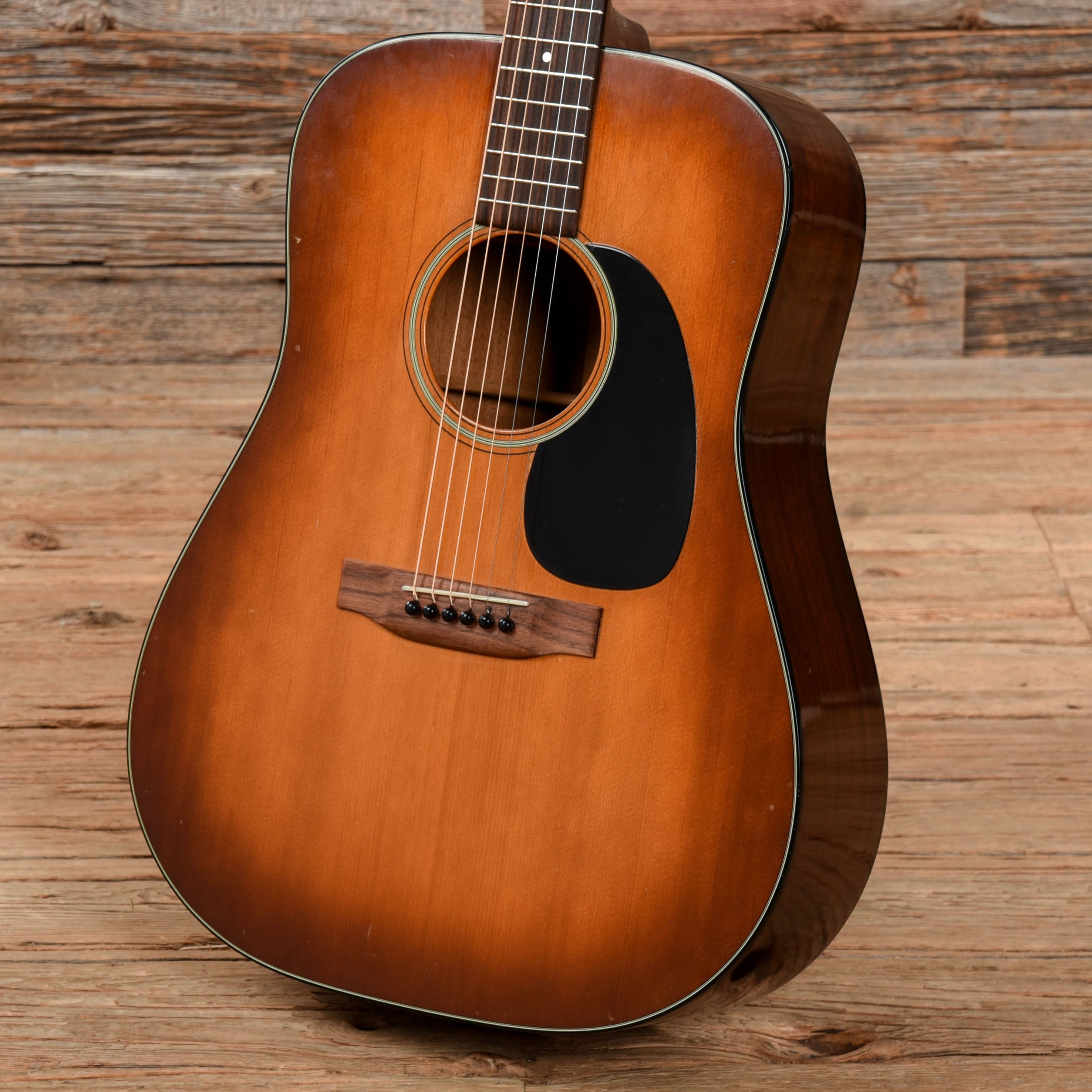 Martin D-18 Sunburst 1977