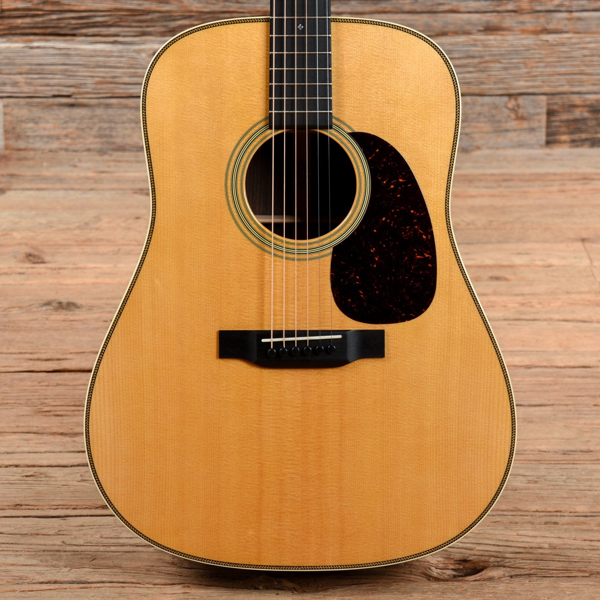 Martin Standard Series HD-28 Natural