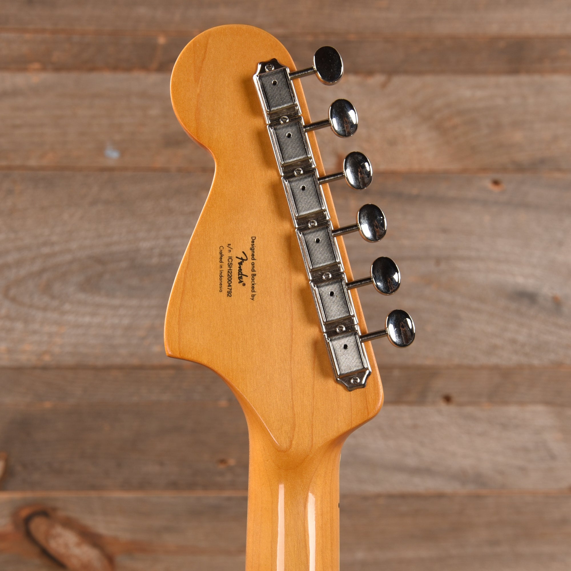 Squier Classic Vibe Bass VI Lake Placid Blue w/Matching Headcap & 3-Ply Parchment Pickguard