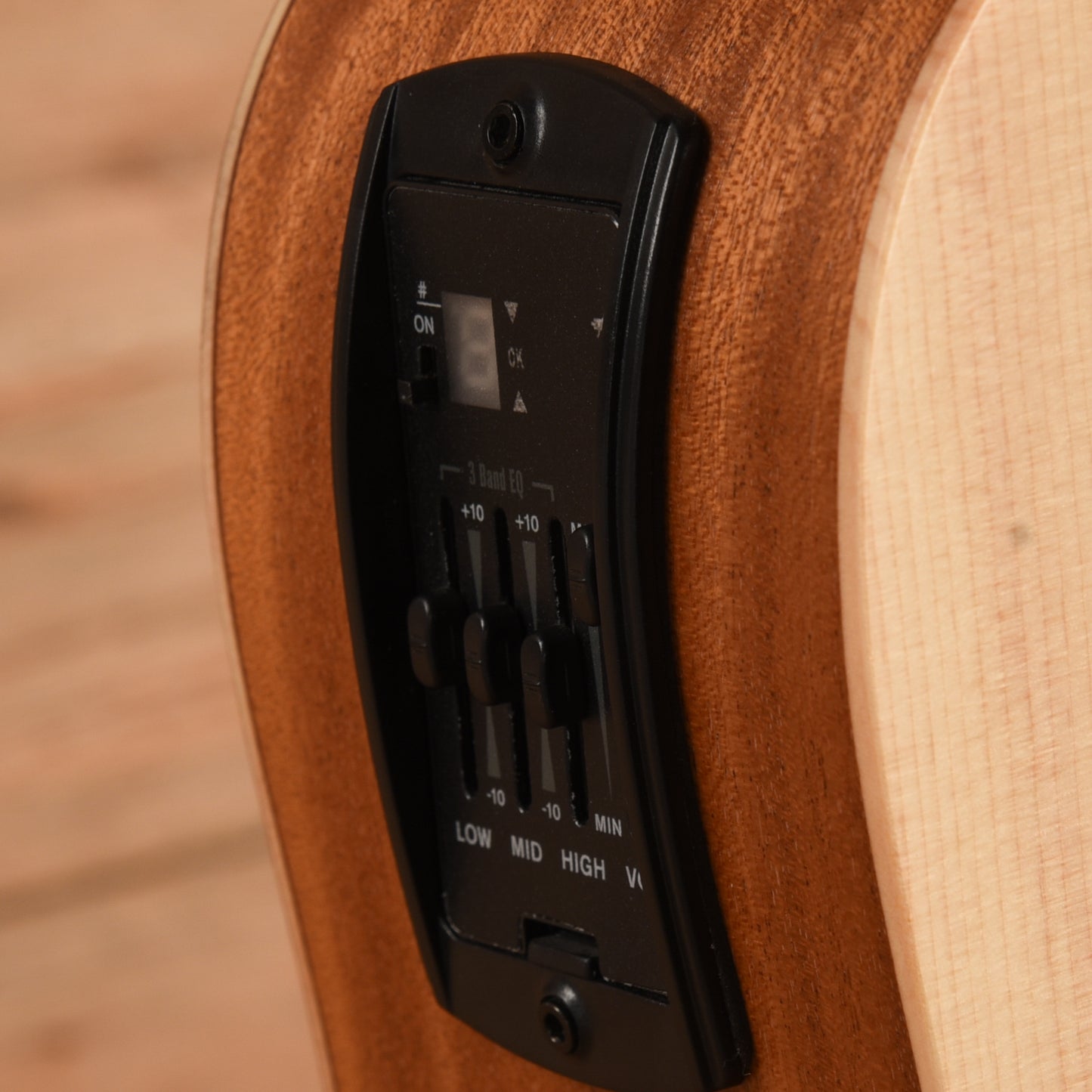 Taylor Academy 10e Dreadnought Sitka/Sapele Maple Neck ES-B