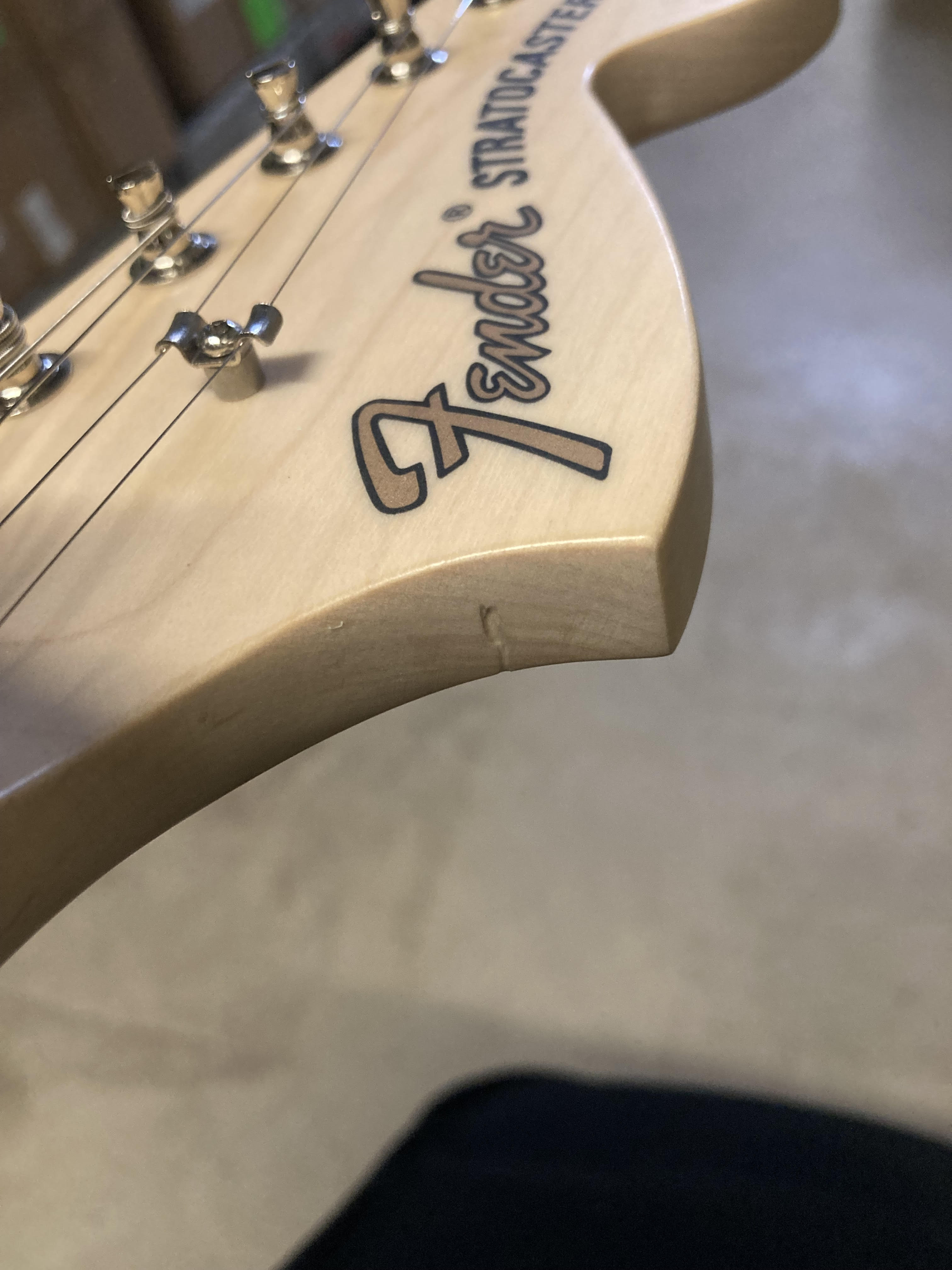 Fender Artist Limited Edition Tom DeLonge Stratocaster Surf Green