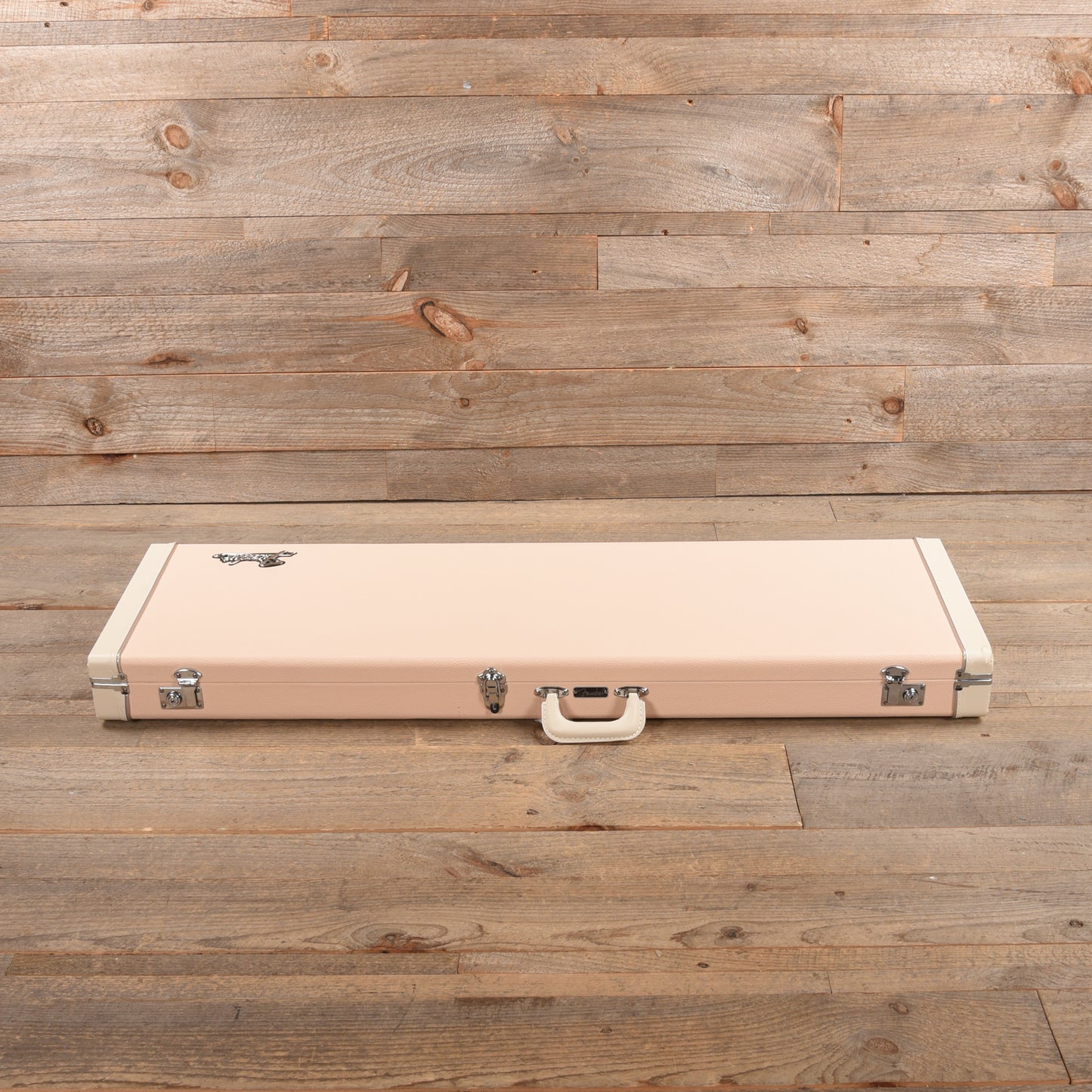 Fender Classic Series Hardshell Case Jazz Bass/Precision Bass Shell Pink w/Cream Interior