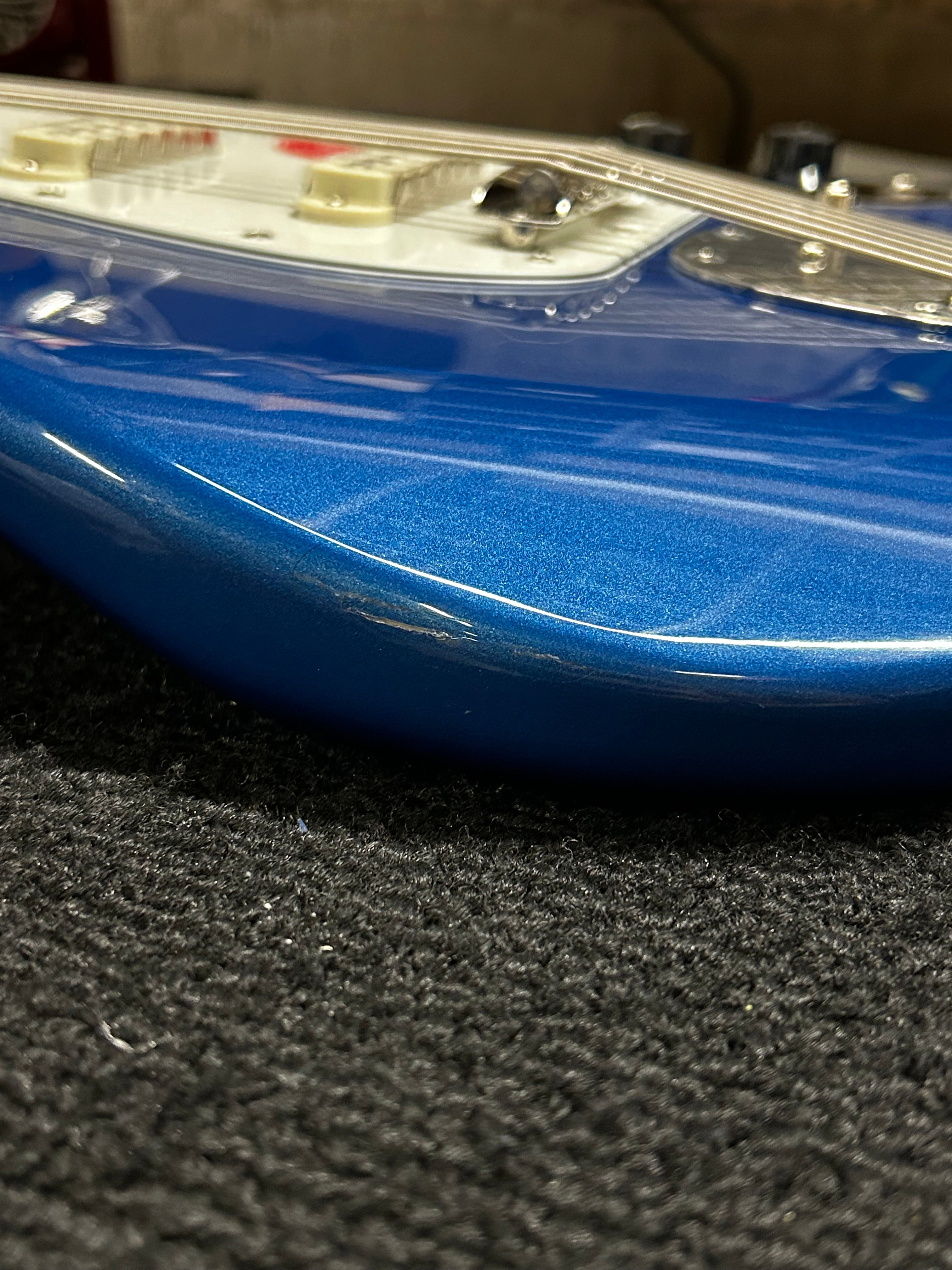 Squier Classic Vibe Bass VI Lake Placid Blue w/Matching Headcap & 3-Ply Parchment Pickguard